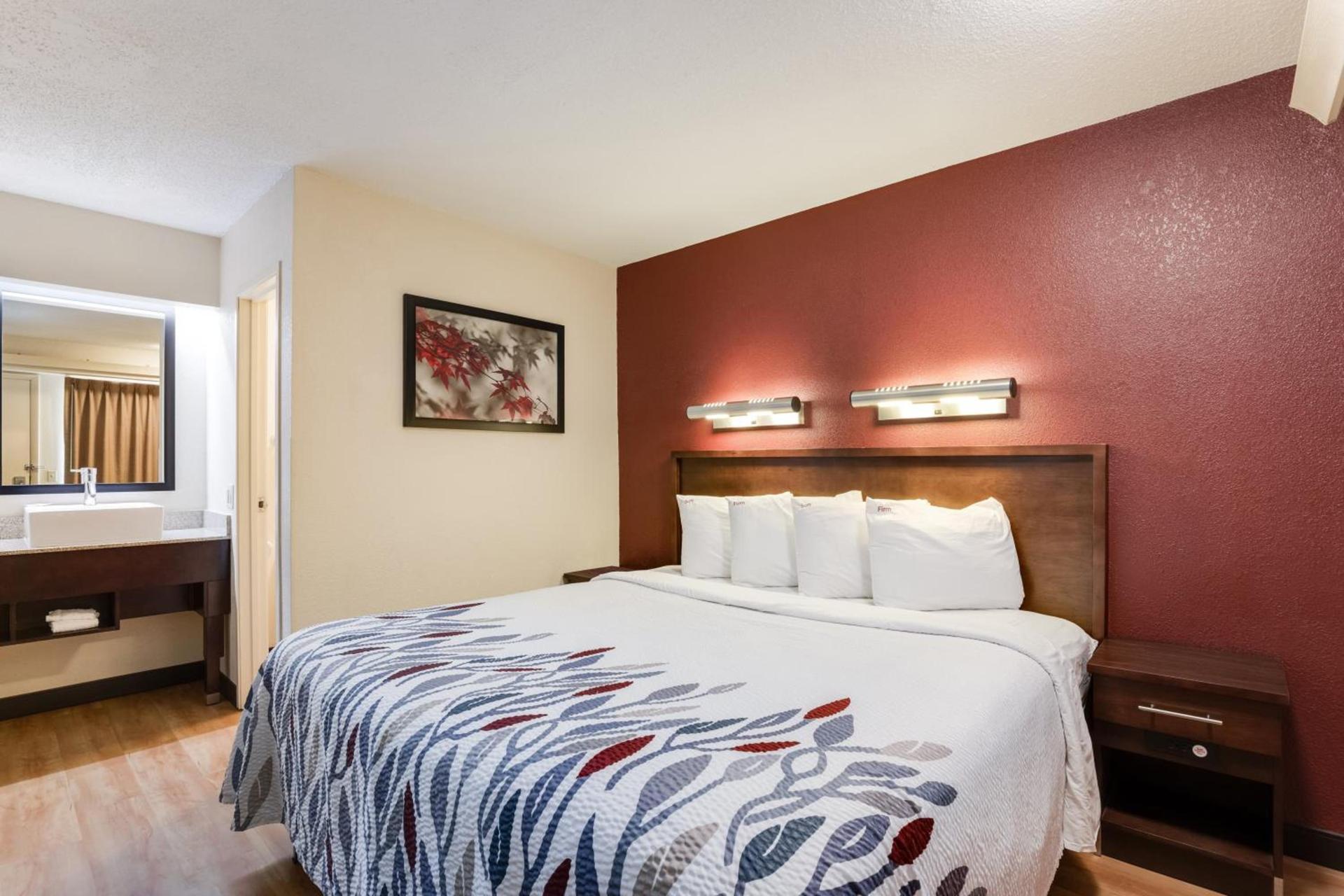 Super 8 by Wyndham Deerfield - Northbrook photo 36