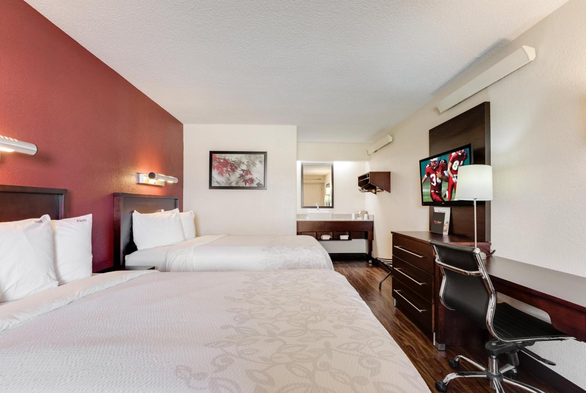 Super 8 by Wyndham Deerfield - Northbrook photo 33