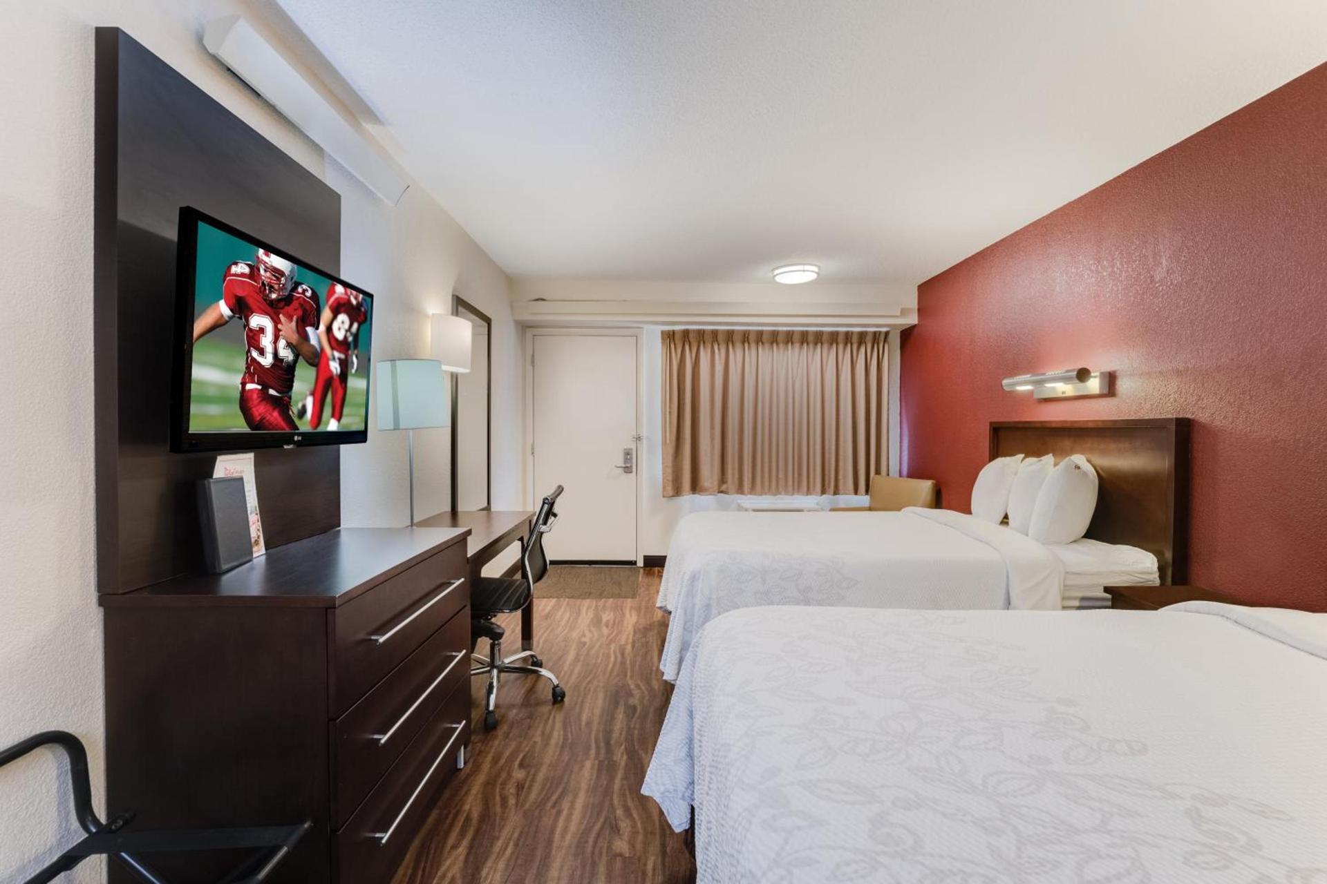 Super 8 by Wyndham Deerfield - Northbrook photo 31
