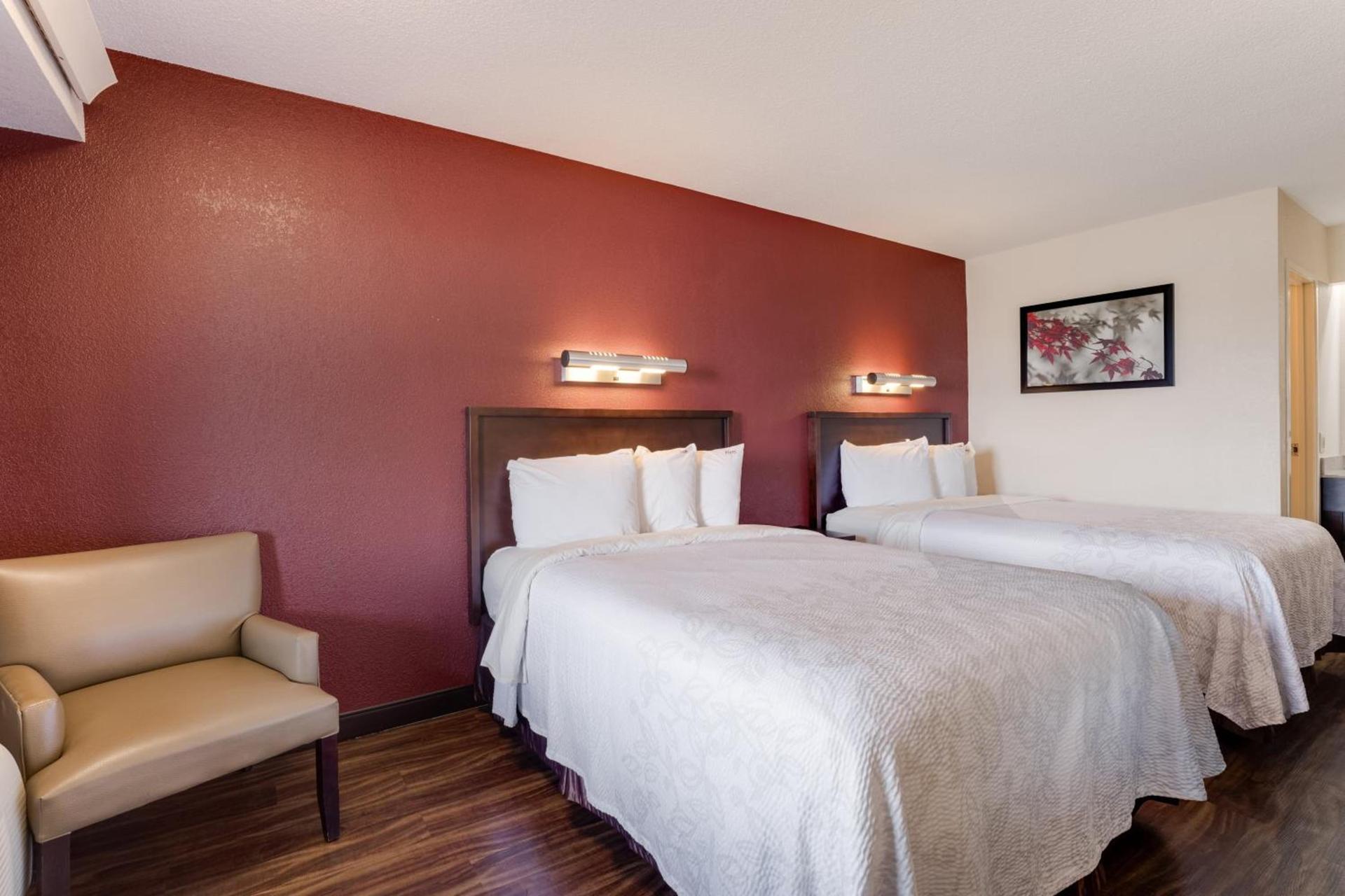 Super 8 by Wyndham Deerfield - Northbrook photo 32