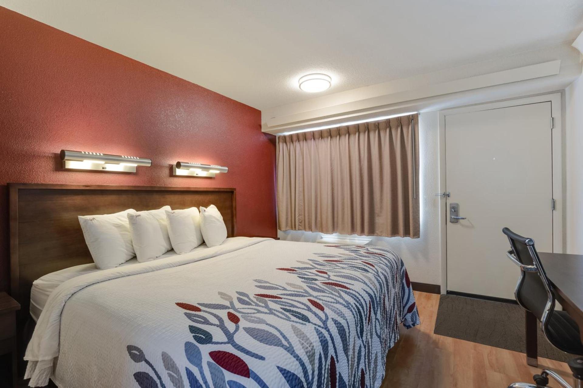 Super 8 by Wyndham Deerfield - Northbrook photo 38