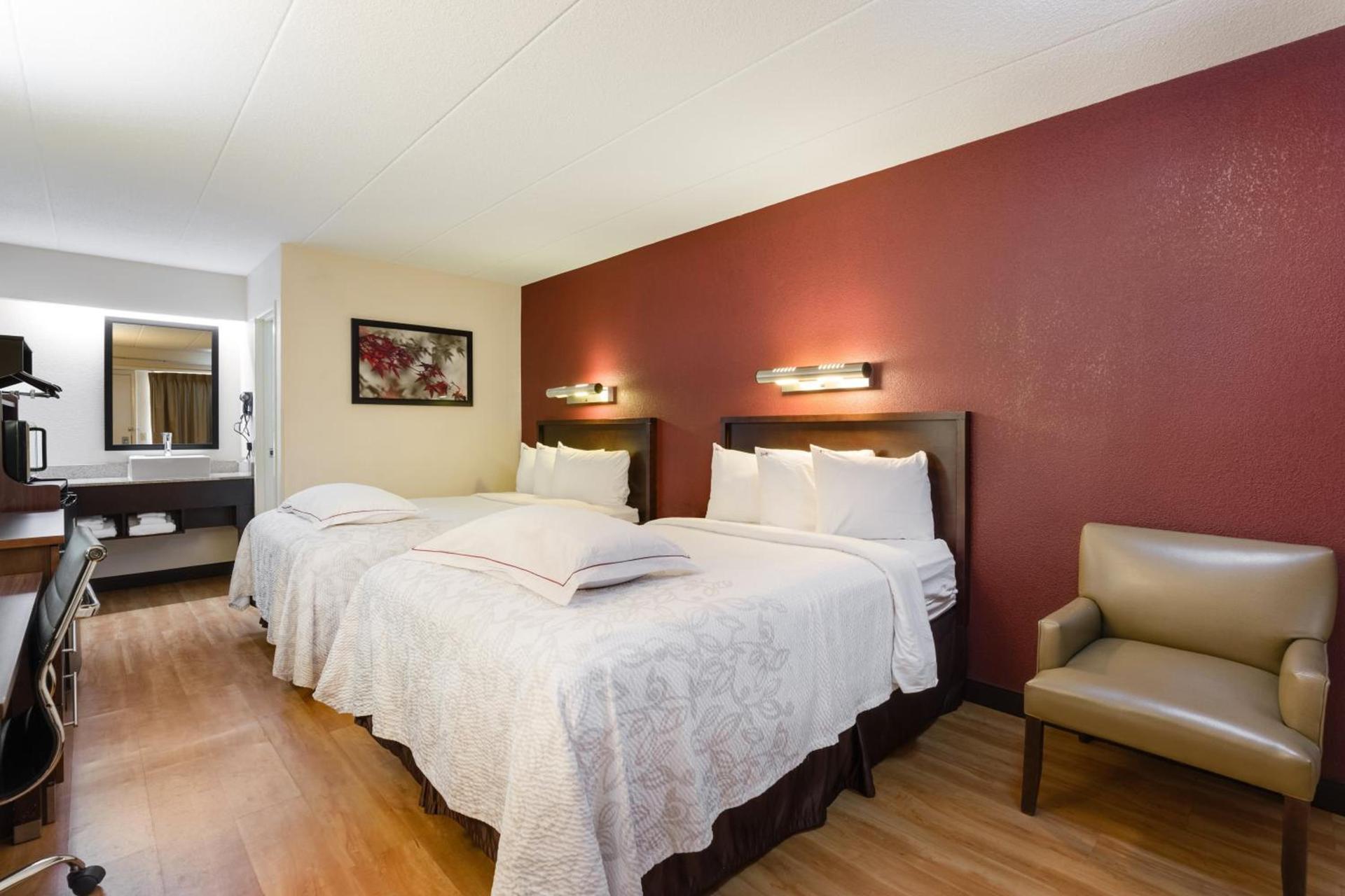 Super 8 by Wyndham Deerfield - Northbrook photo 25