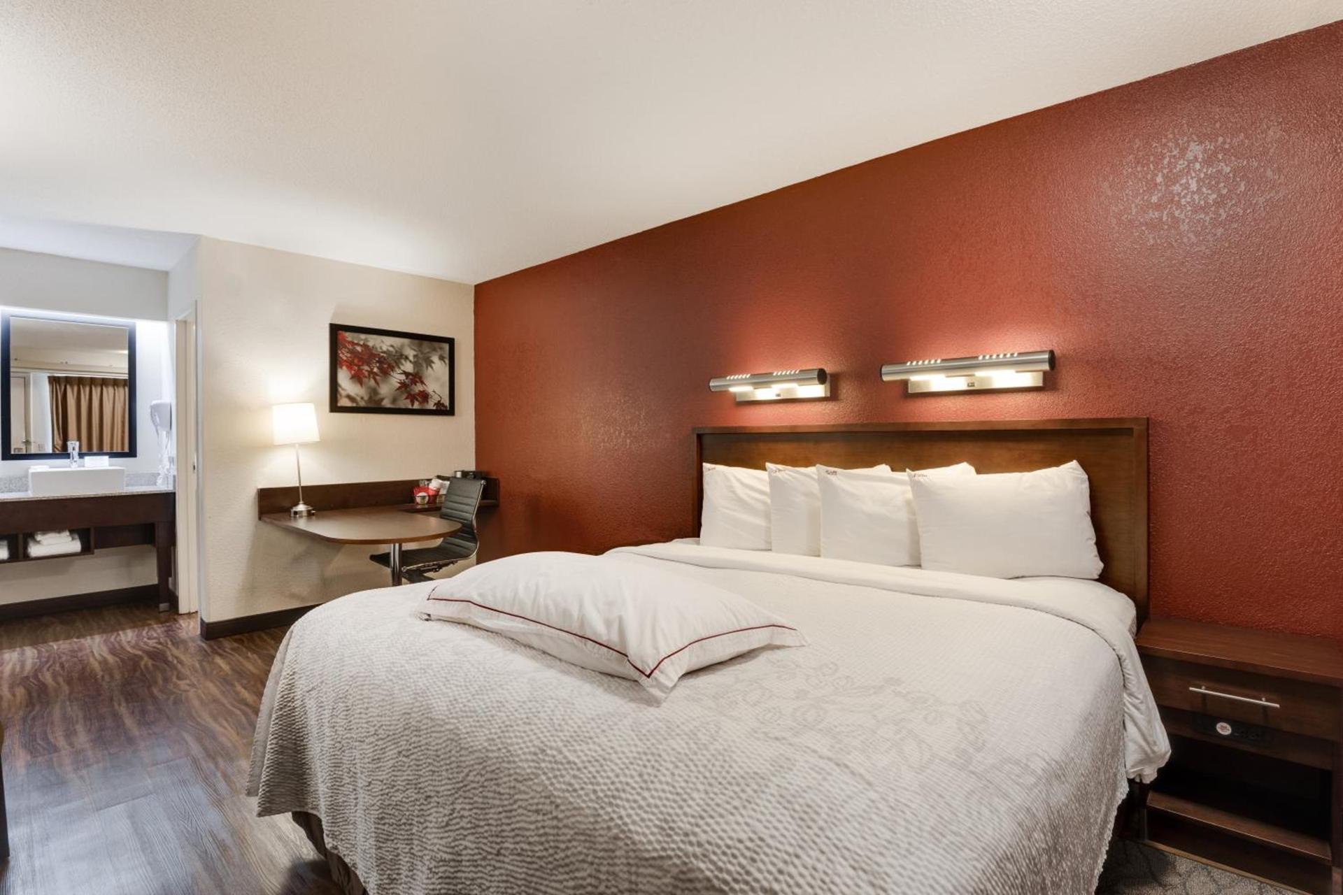 Super 8 by Wyndham Deerfield - Northbrook photo 23