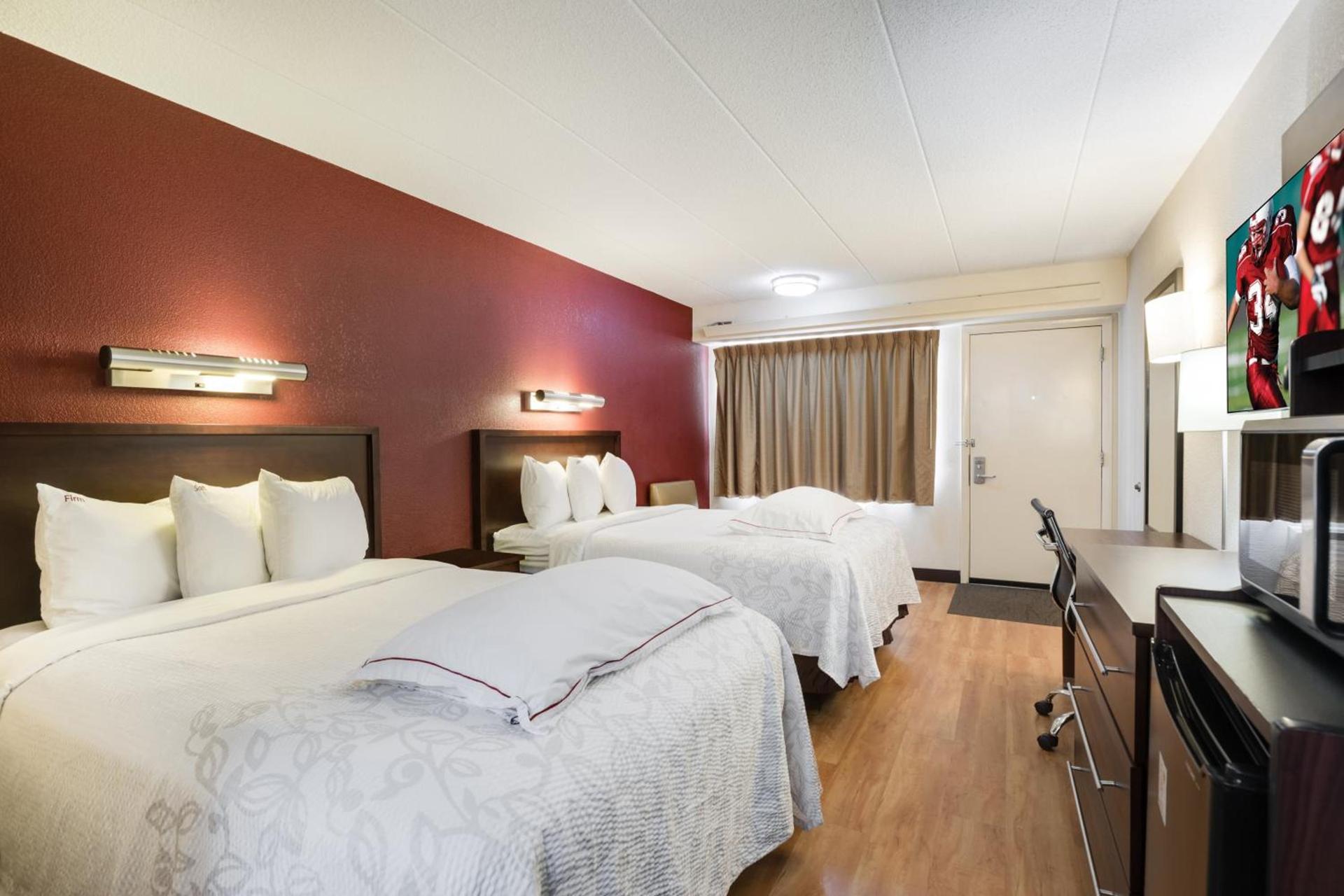 Super 8 by Wyndham Deerfield - Northbrook photo 26