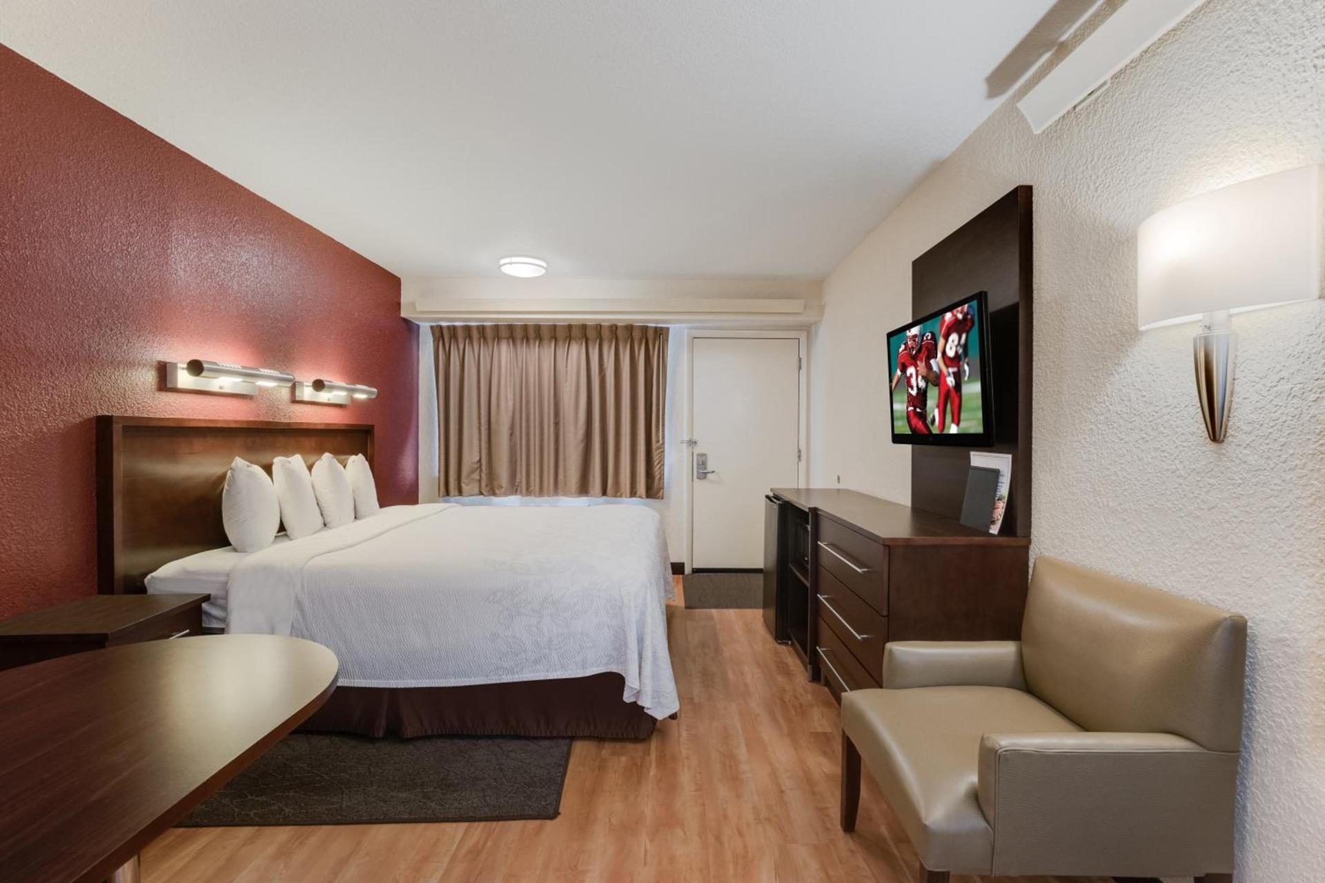 Super 8 by Wyndham Deerfield - Northbrook photo 34
