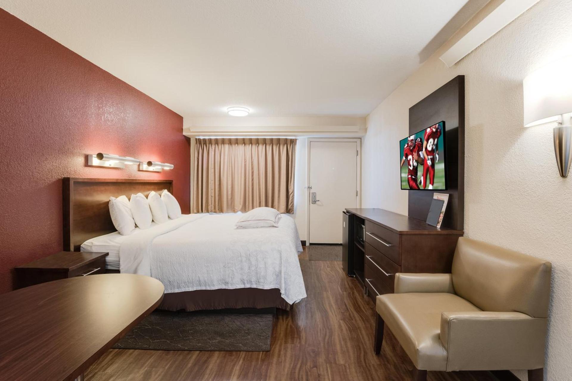 Super 8 by Wyndham Deerfield - Northbrook photo 22