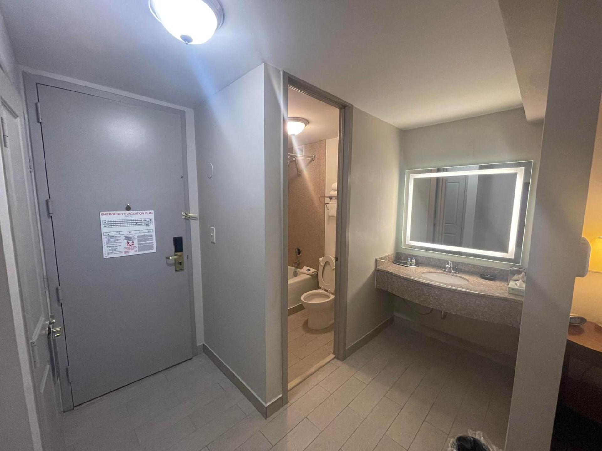 Ramada by Wyndham Cleveland Independence photo 46