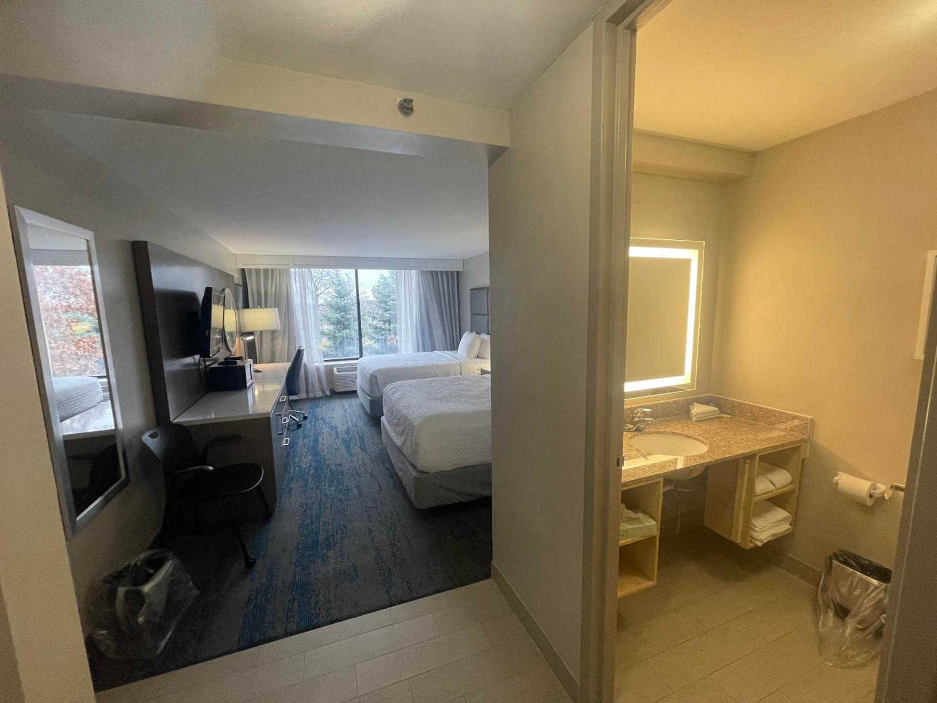 Ramada by Wyndham Cleveland Independence photo 40