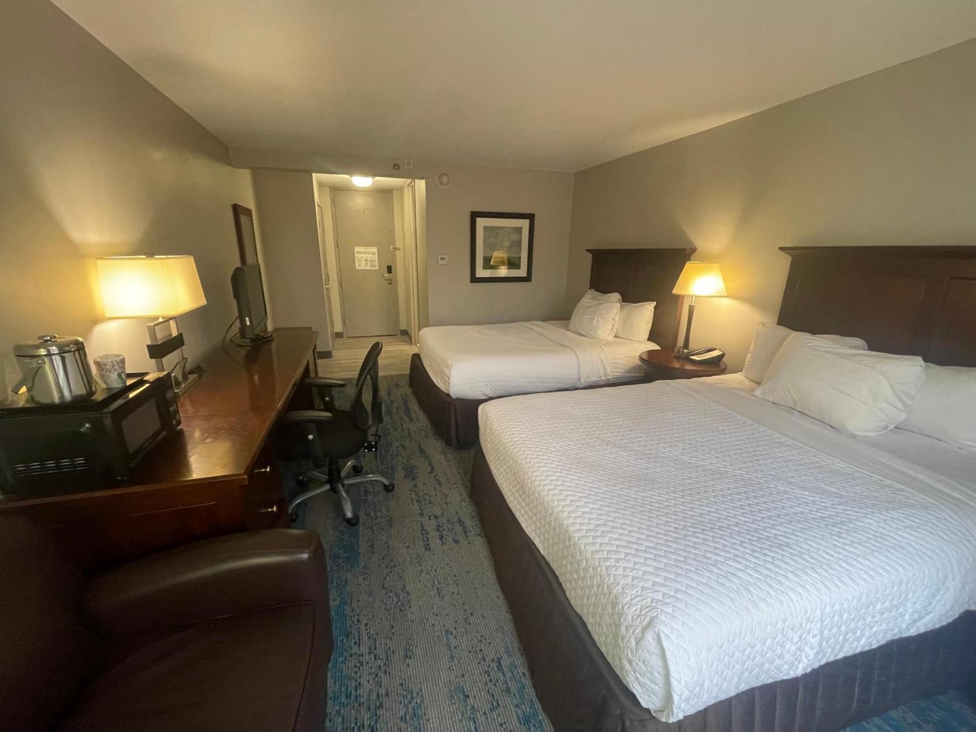 Ramada by Wyndham Cleveland Independence photo 39