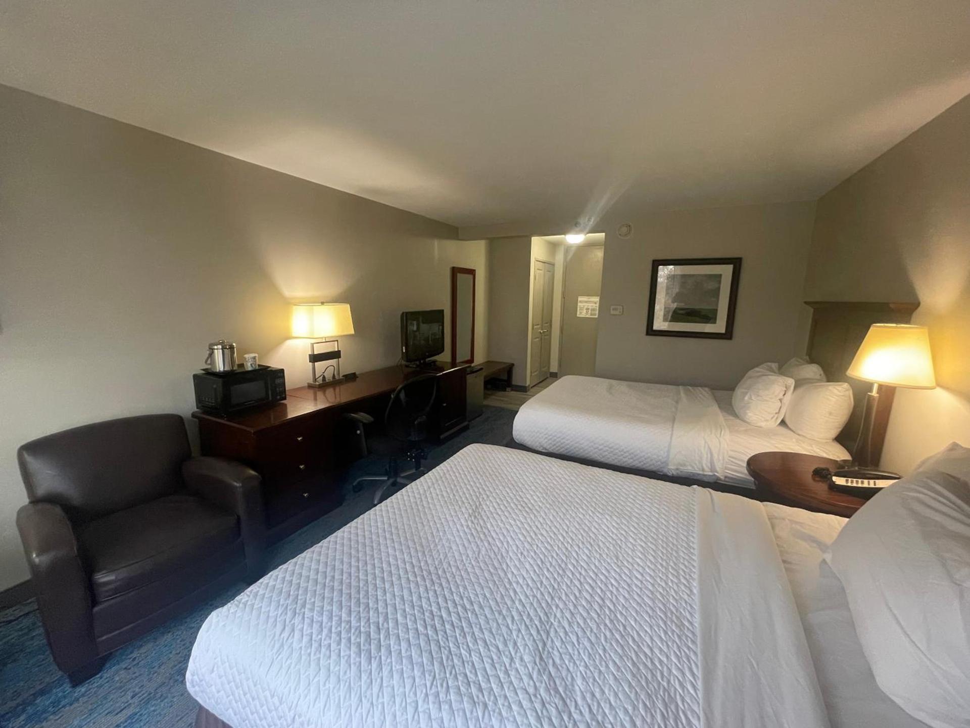 Ramada by Wyndham Cleveland Independence photo 37