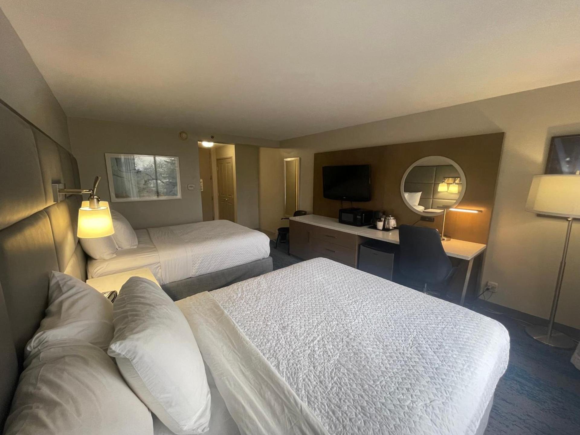Ramada by Wyndham Cleveland Independence photo 42