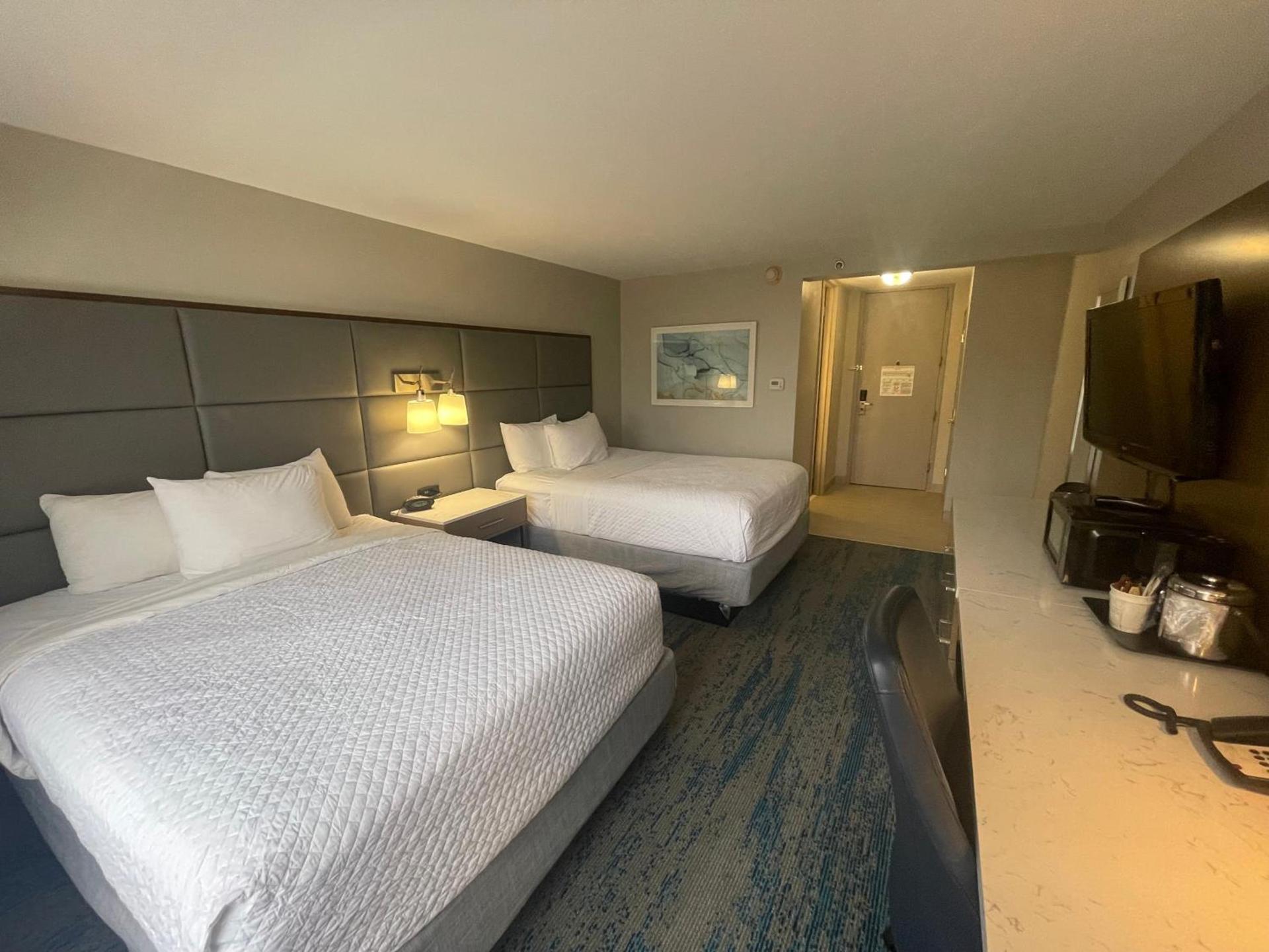 Ramada by Wyndham Cleveland Independence photo 53