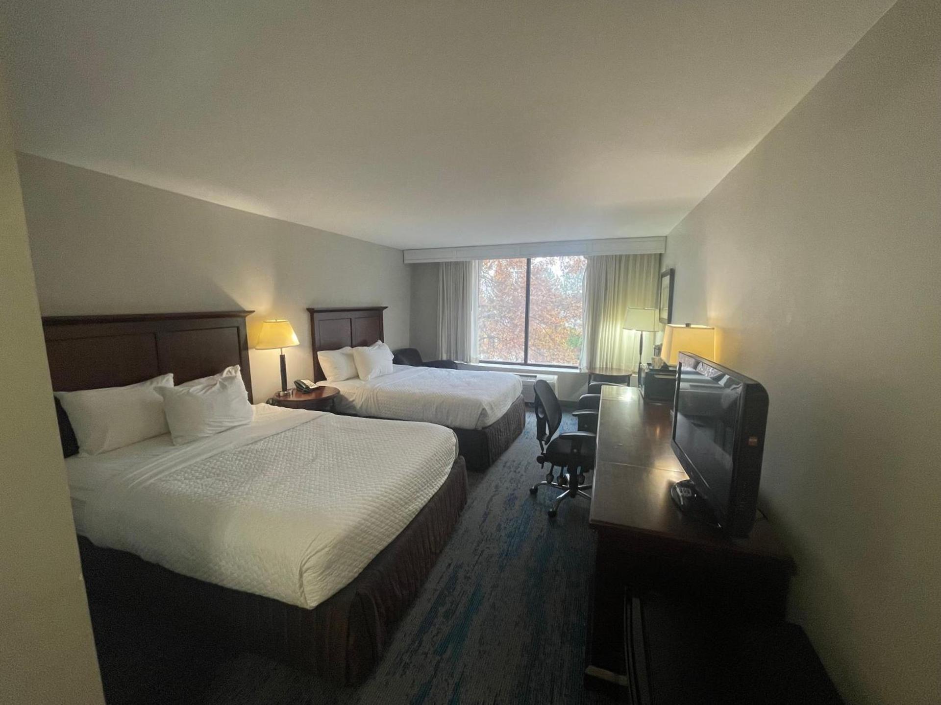 Ramada by Wyndham Cleveland Independence photo 49