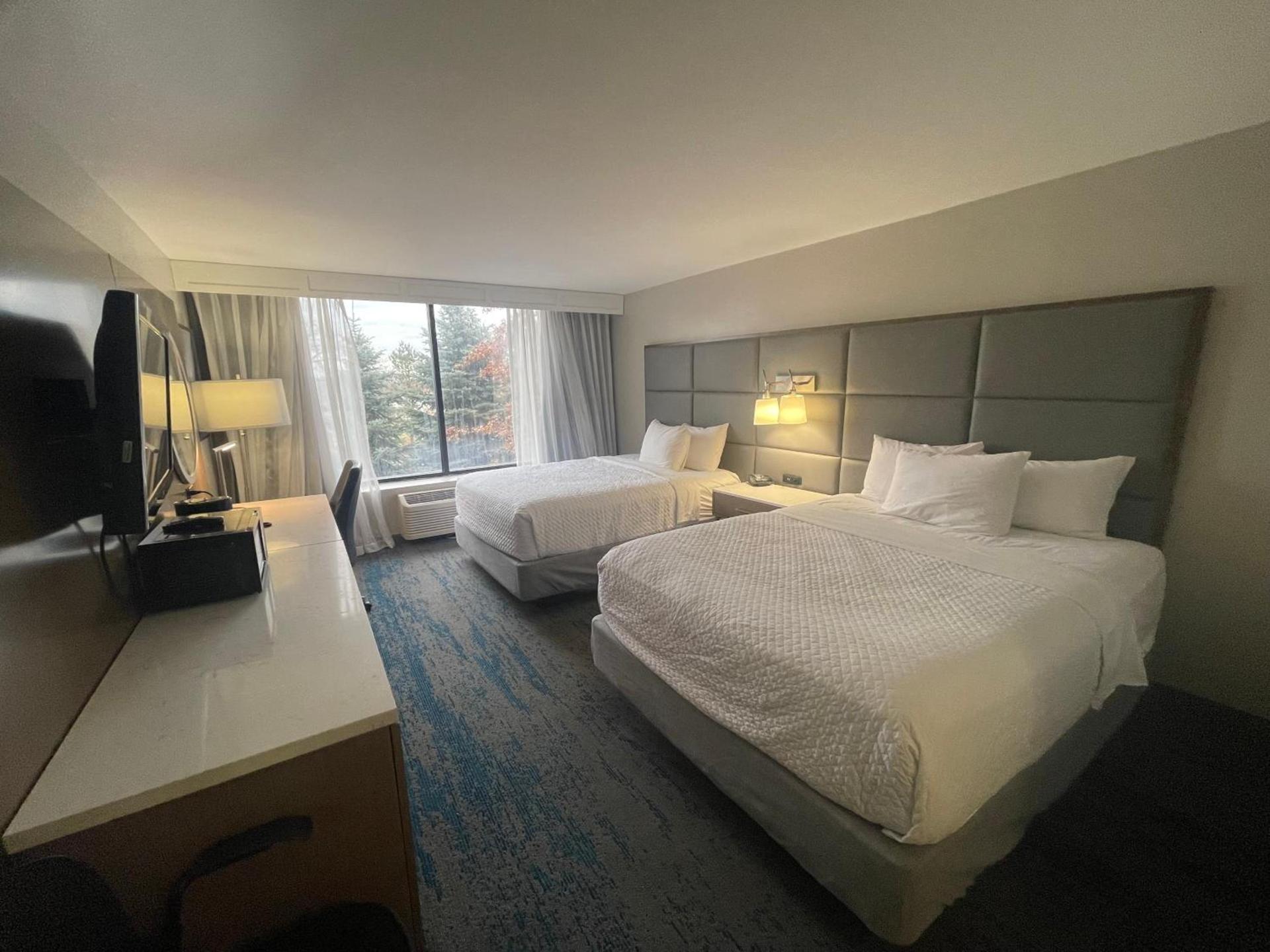 Ramada by Wyndham Cleveland Independence photo 48