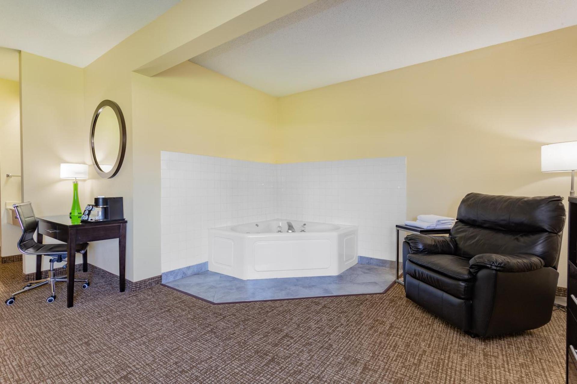 Emmetsburg Hotel & Suites photo 62