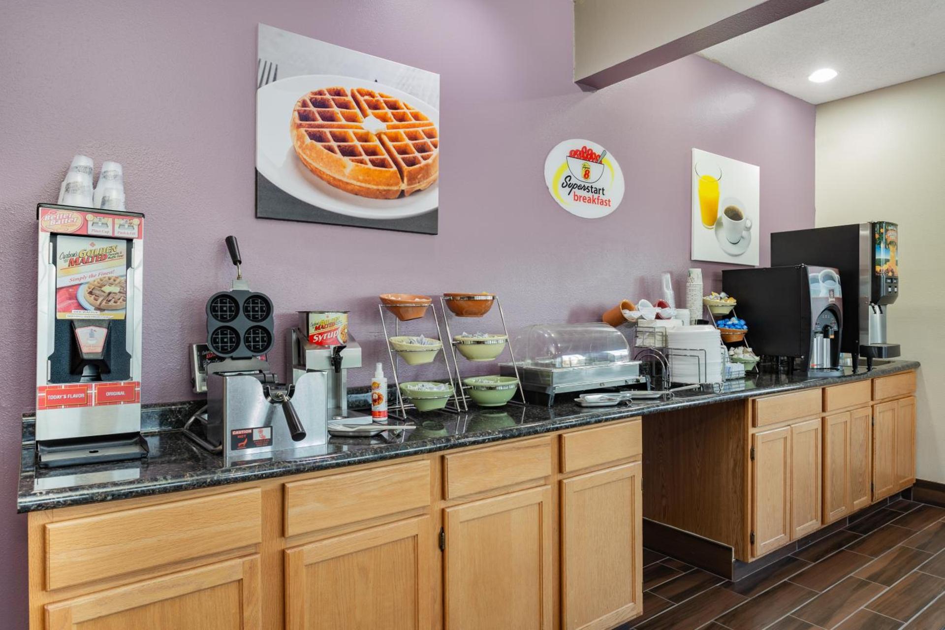 Emmetsburg Hotel & Suites photo 80