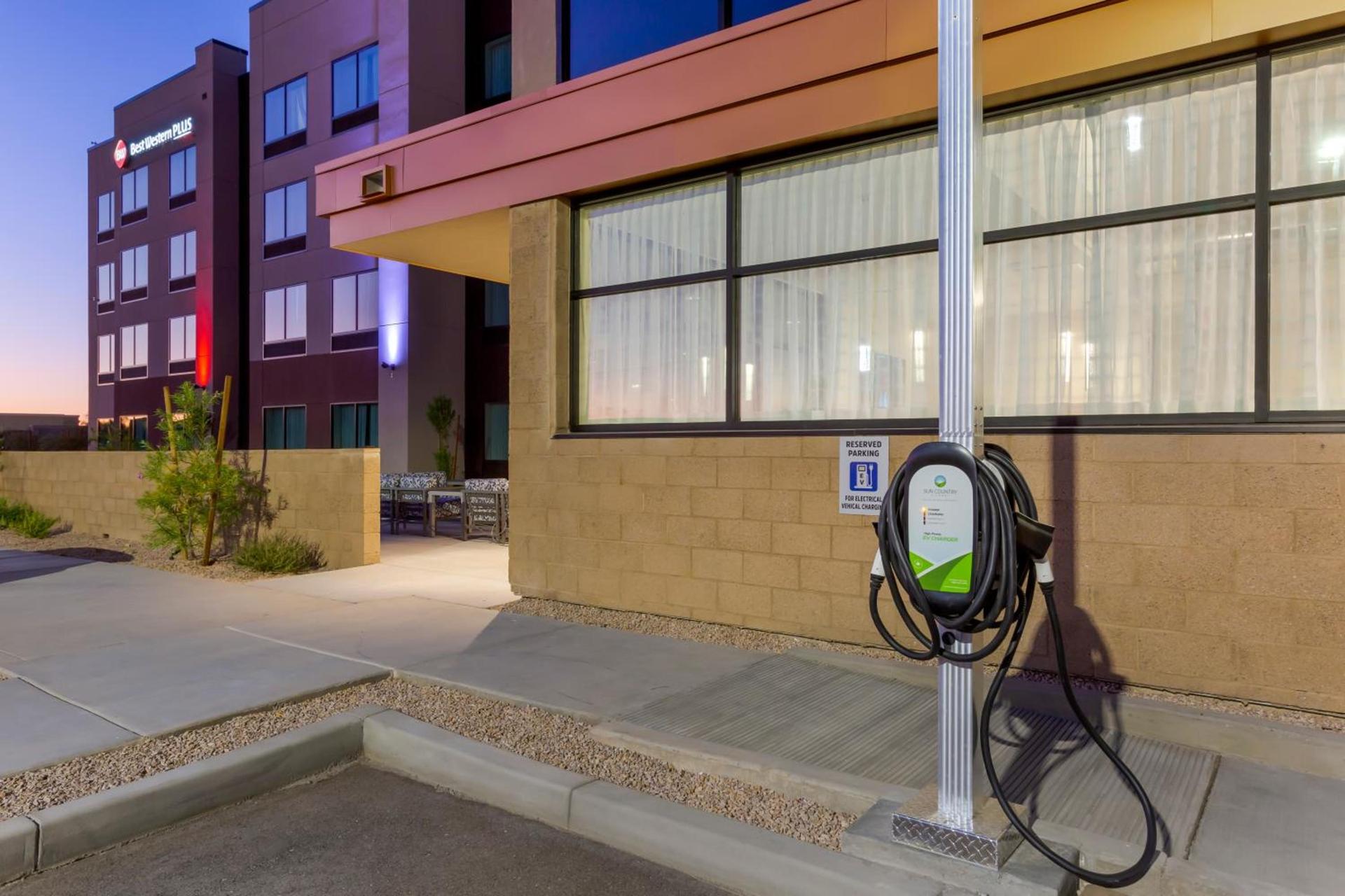 Best Western Plus Executive Residency Phoenix North Happy Valley photo 79