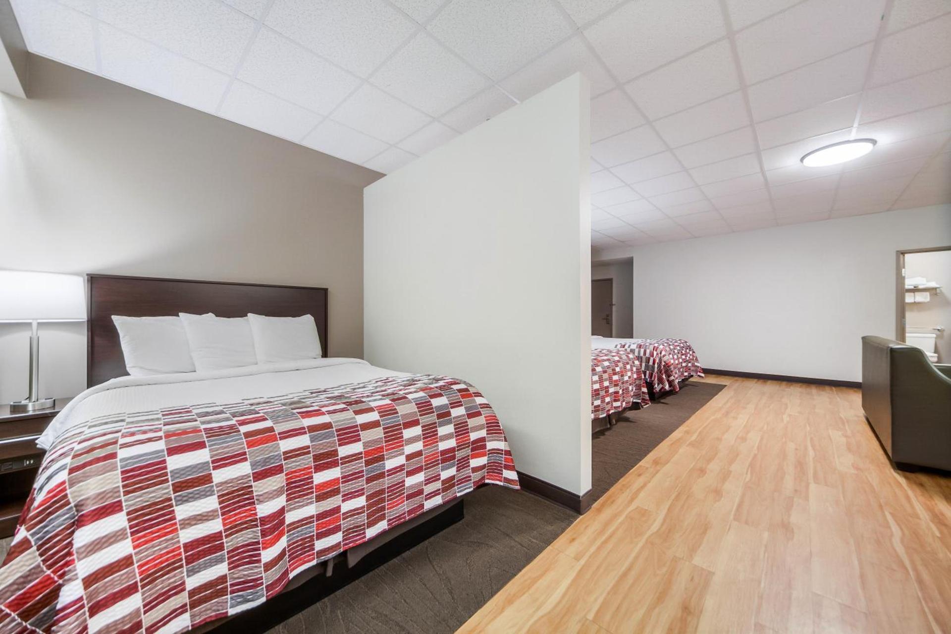Red Roof Inn & Suites Omaha - Council Bluffs photo 22