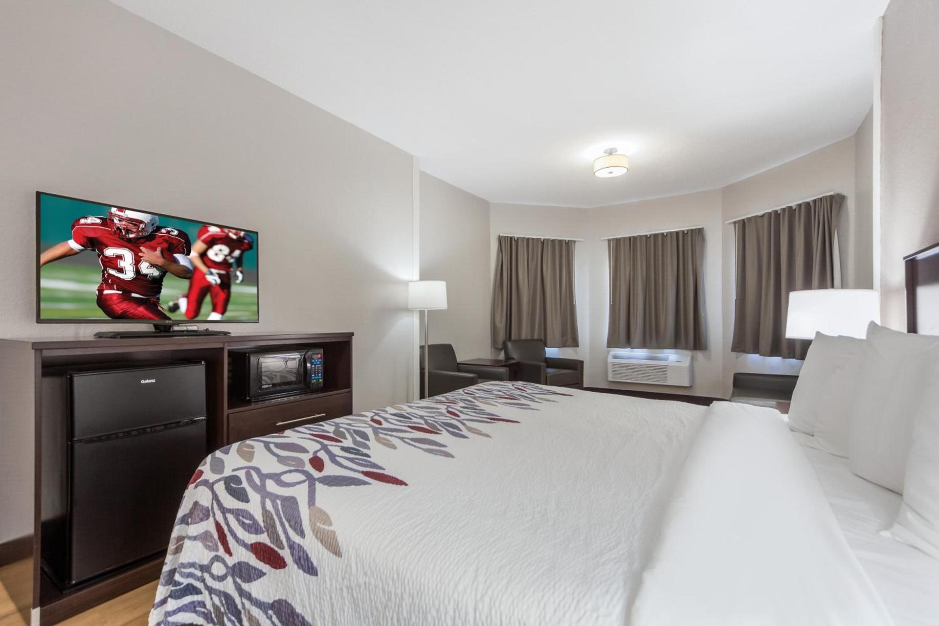Red Roof Inn & Suites Omaha - Council Bluffs photo 26