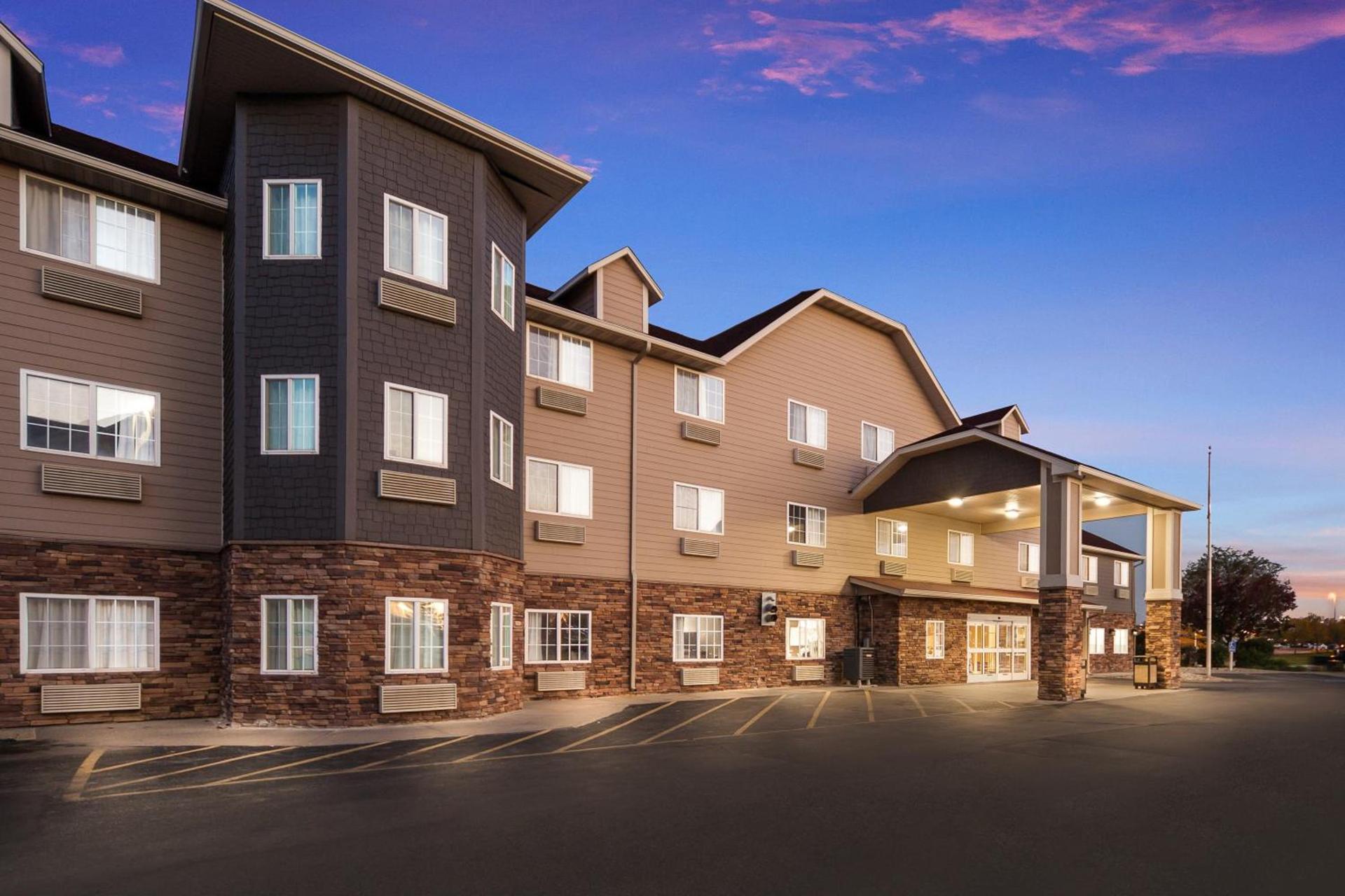Red Roof Inn & Suites Omaha - Council Bluffs photo 6