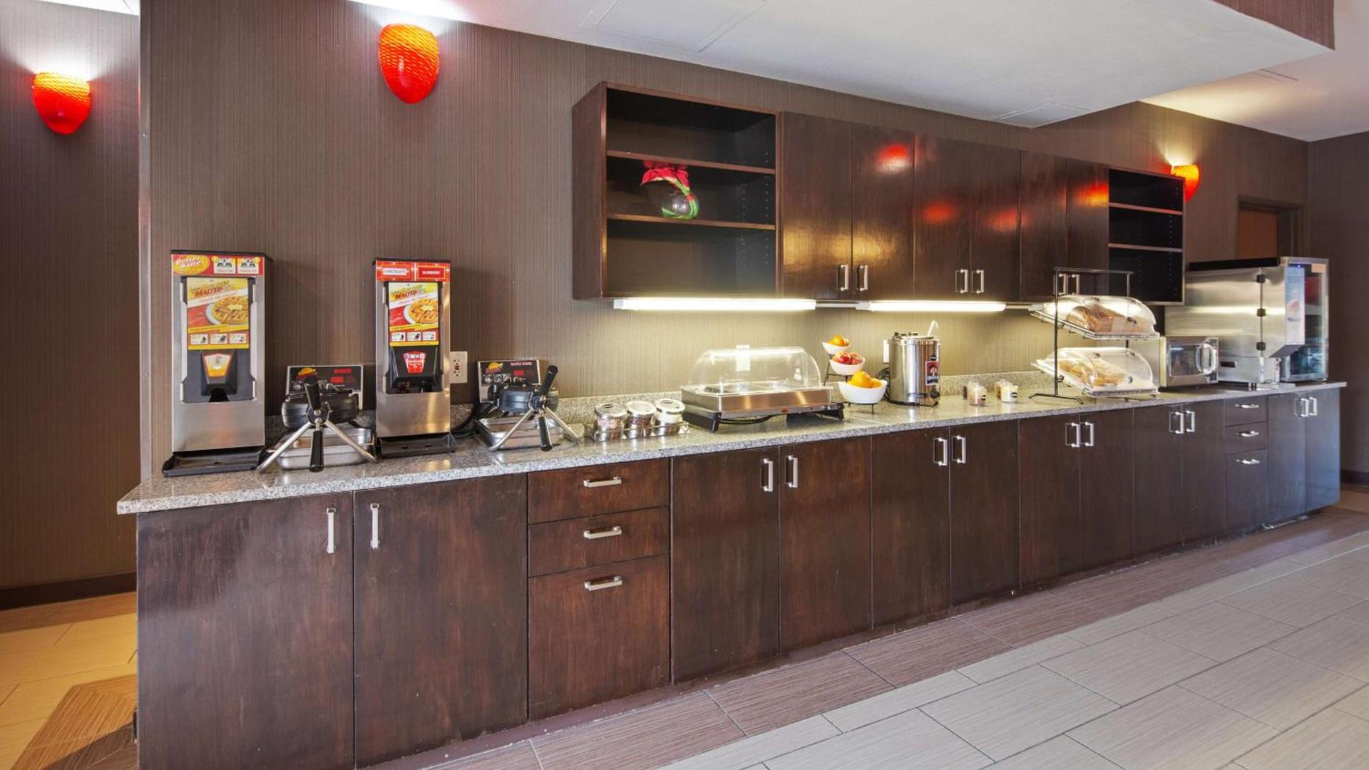 Best Western Plus Austin Airport Inn & Suites photo 24
