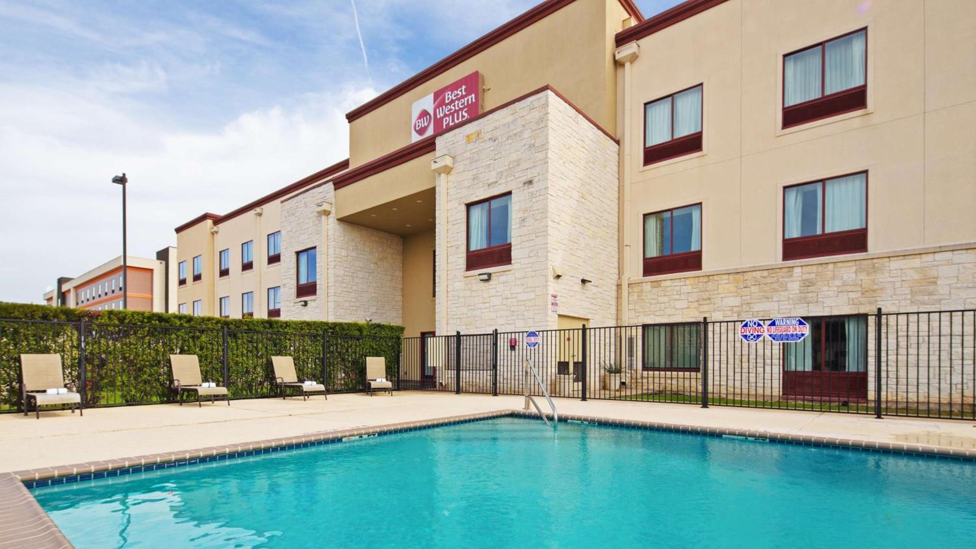 Best Western Plus Austin Airport Inn & Suites photo 2