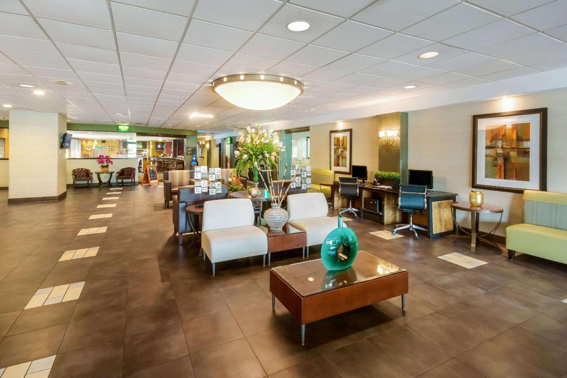Exton Hotel and Conference Center photo 2