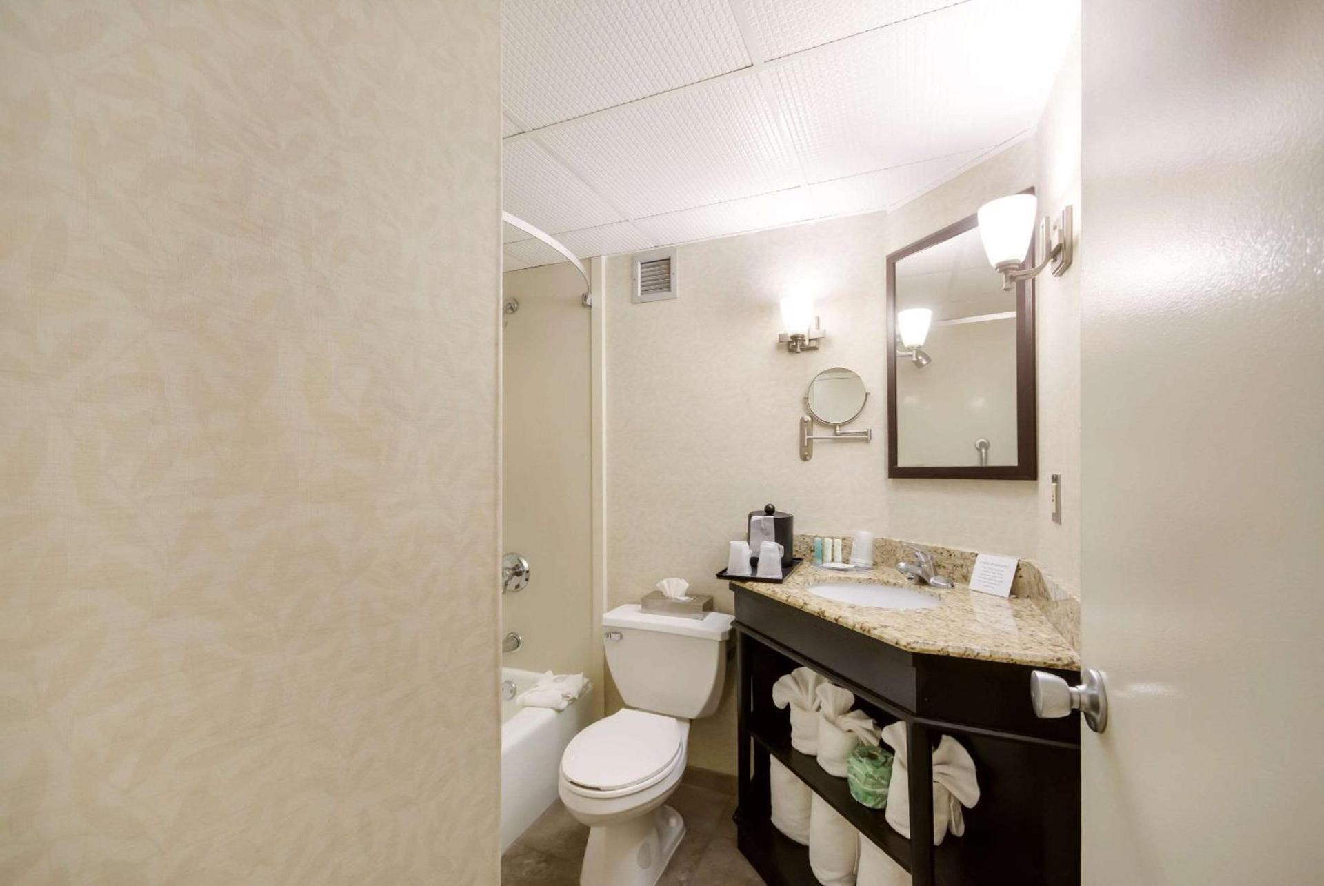 Exton Hotel and Conference Center photo 14