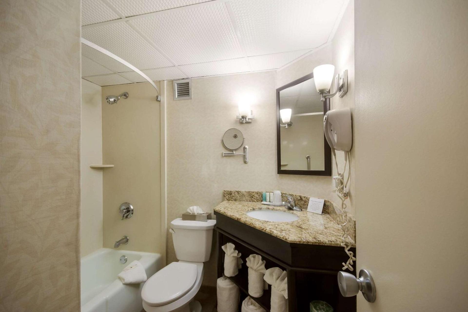 Exton Hotel and Conference Center photo 9