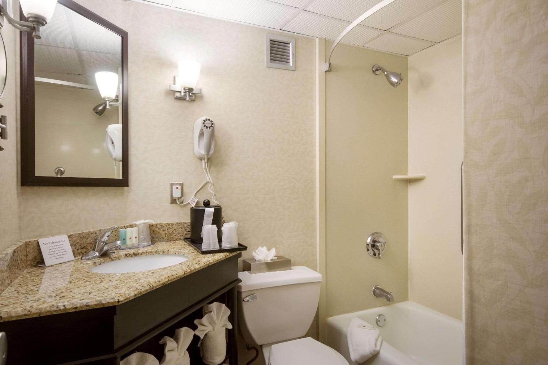 Exton Hotel and Conference Center photo 16