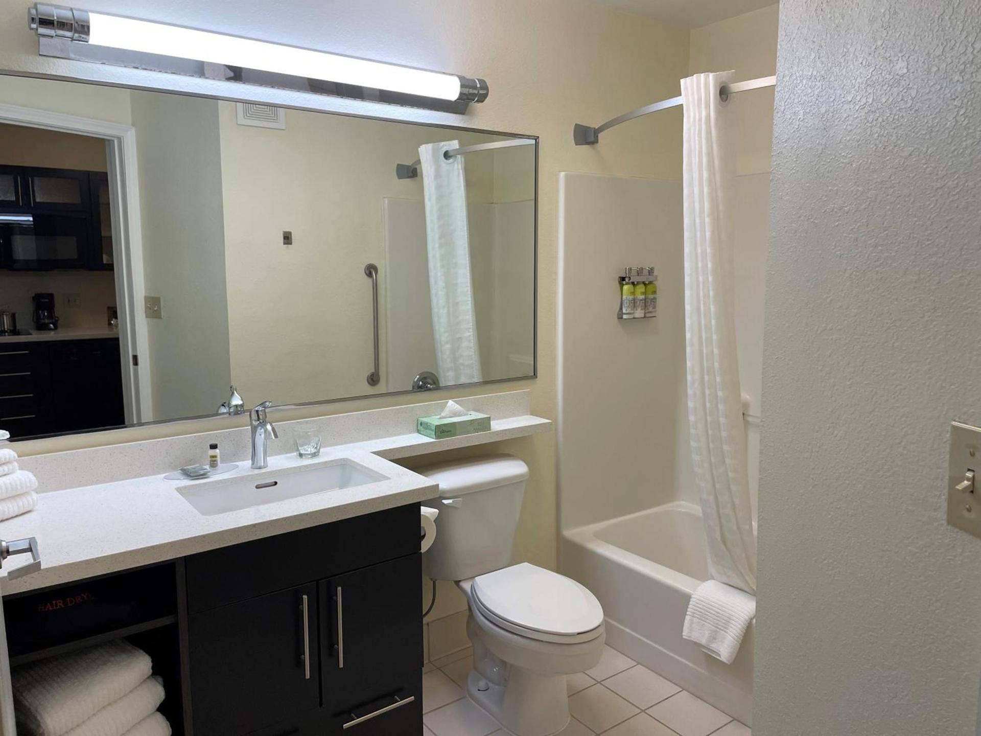 Candlewood Suites East Lansing by IHG photo 6
