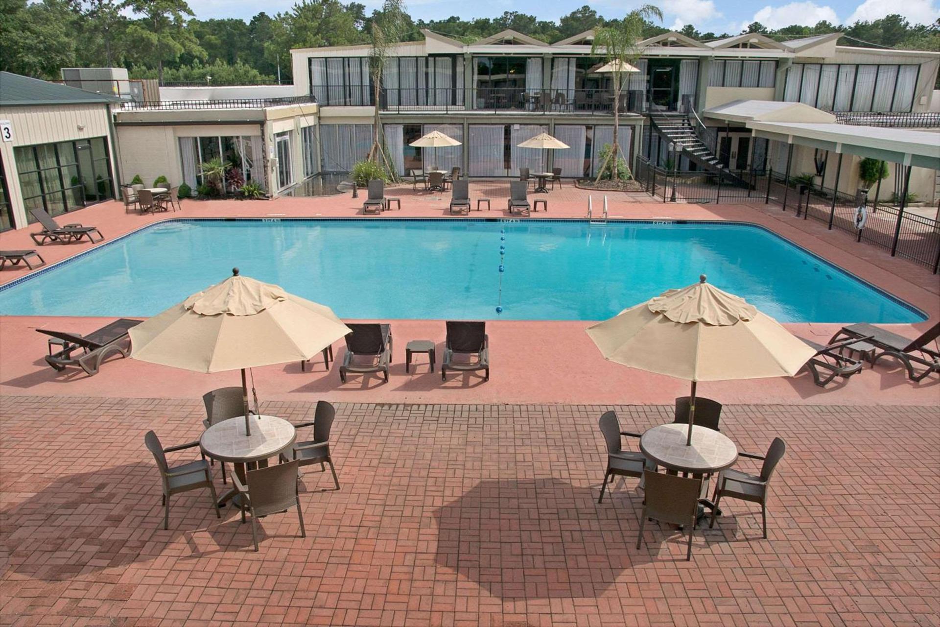 Ramada by Wyndham Houston Intercontinental Airport East photo 5