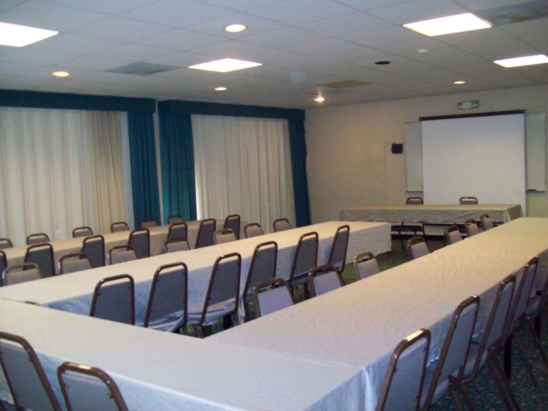 Days Inn by Wyndham Del Rio photo 21