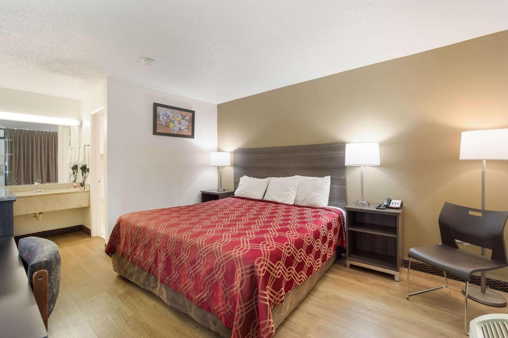 Econo Lodge Goose Creek - Charleston North photo 10