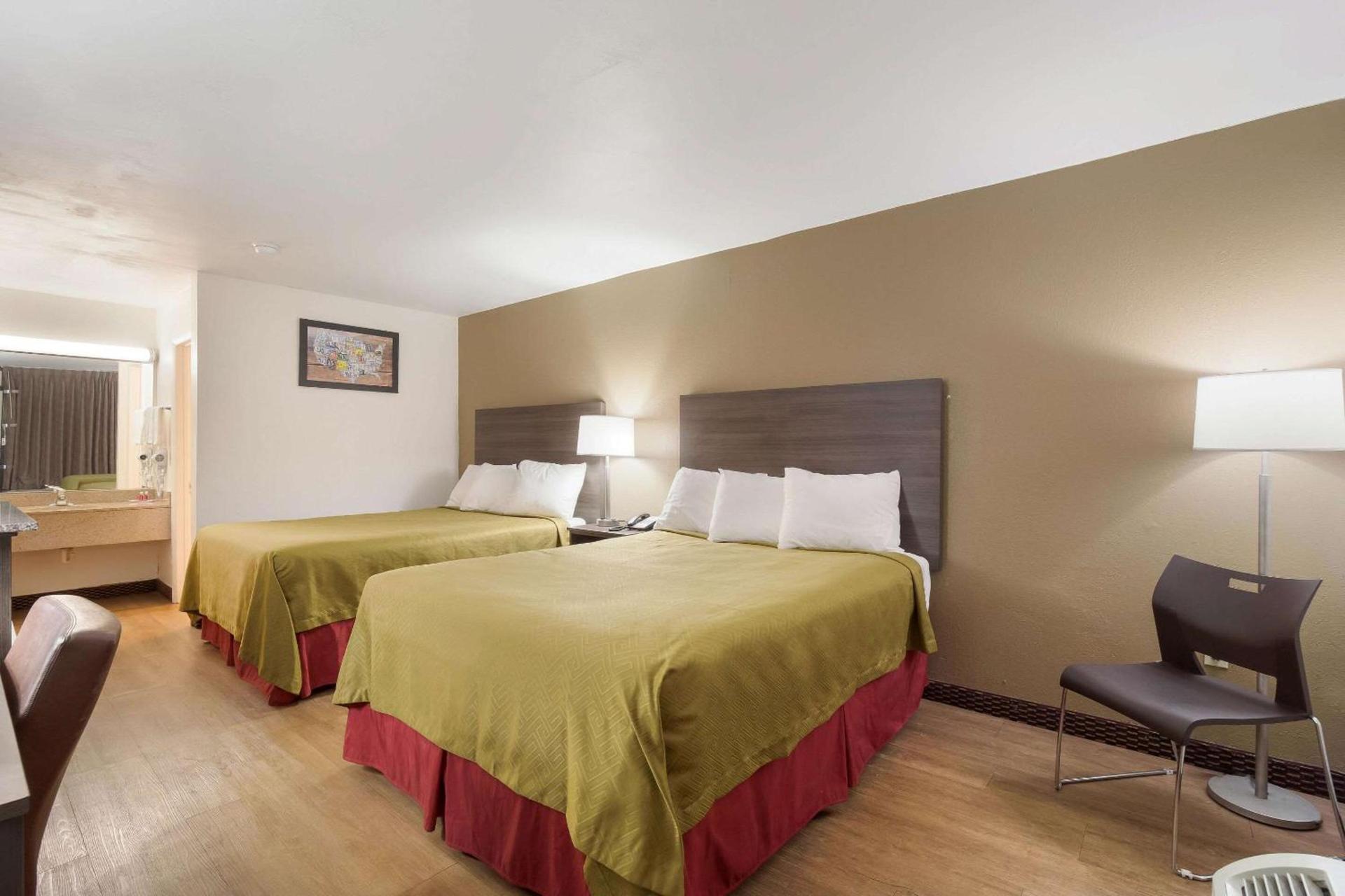 Econo Lodge Goose Creek - Charleston North photo 18
