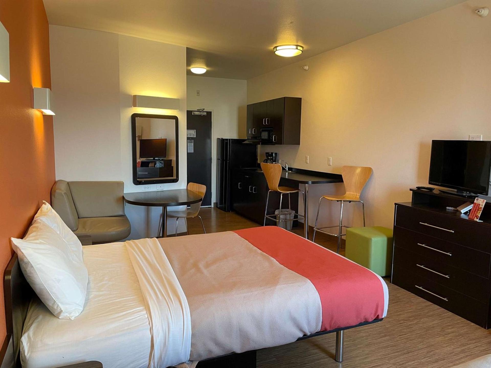 Baymont by Wyndham Williston photo 11