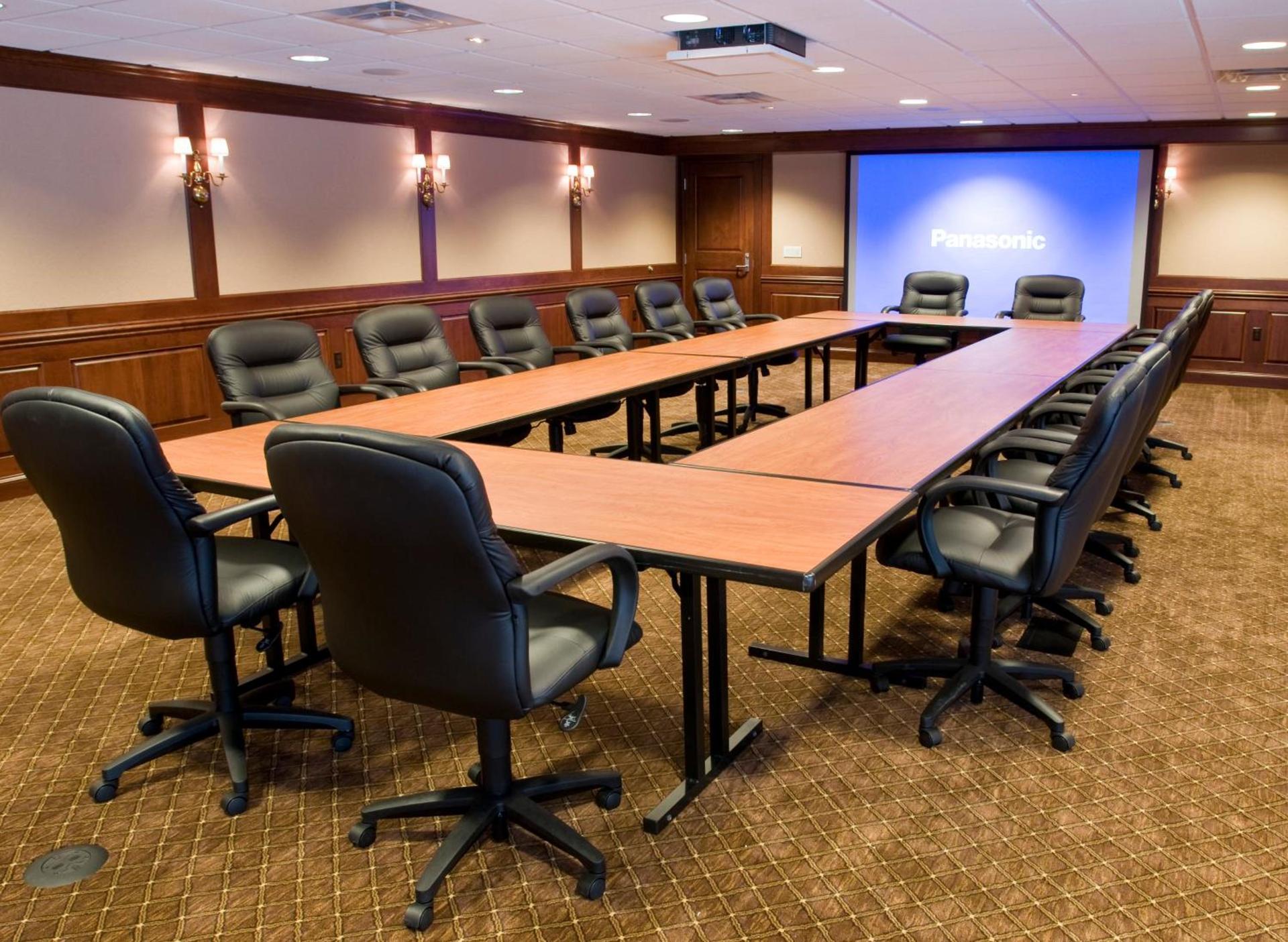 Hillsdale College Dow Hotel and Conference Center photo 42