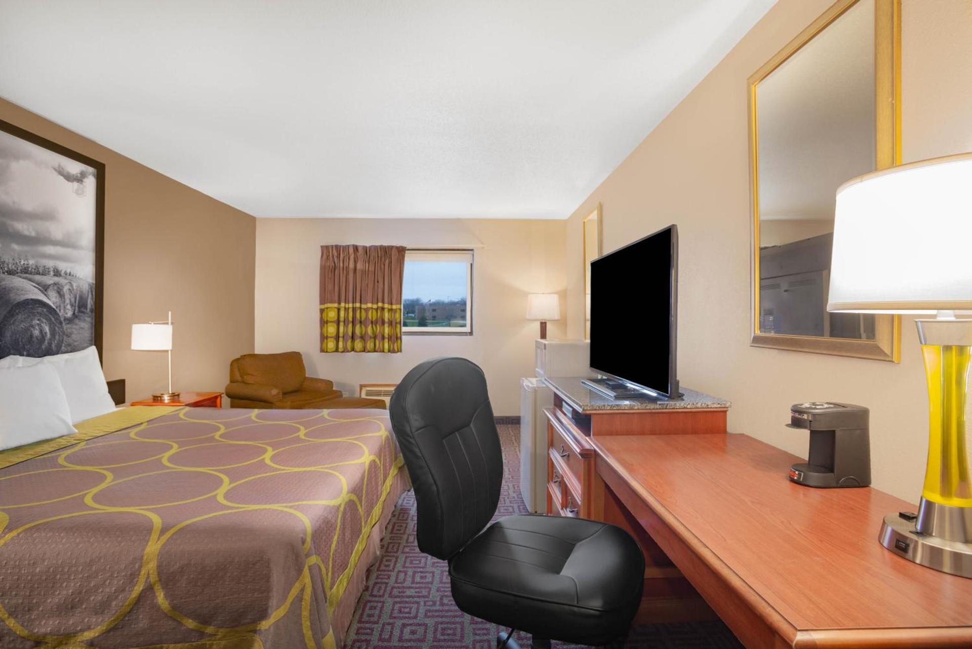 Super 8 by Wyndham Fort Madison photo 36