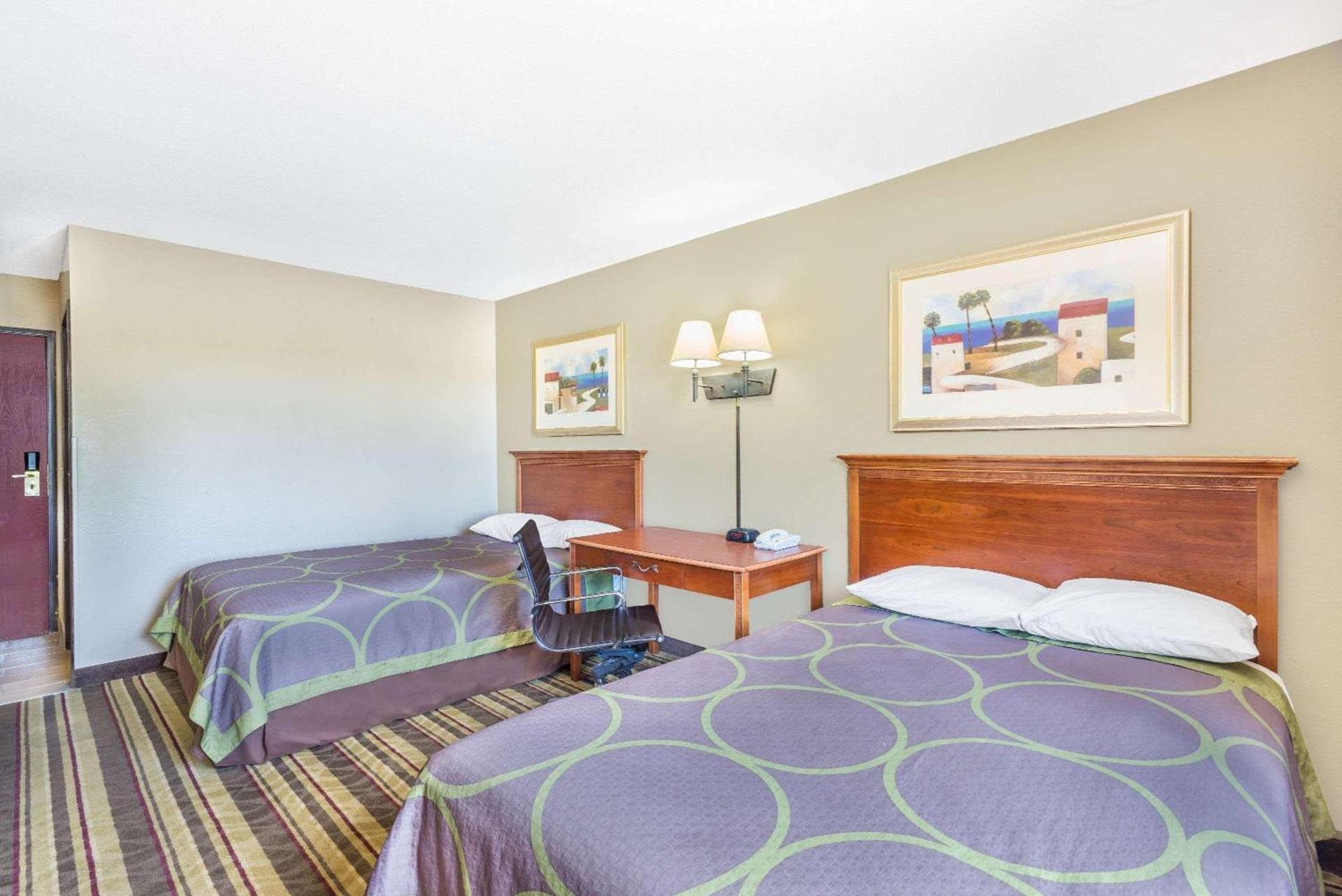 Super 8 by Wyndham Tilton/Lake Winnipesaukee photo 6