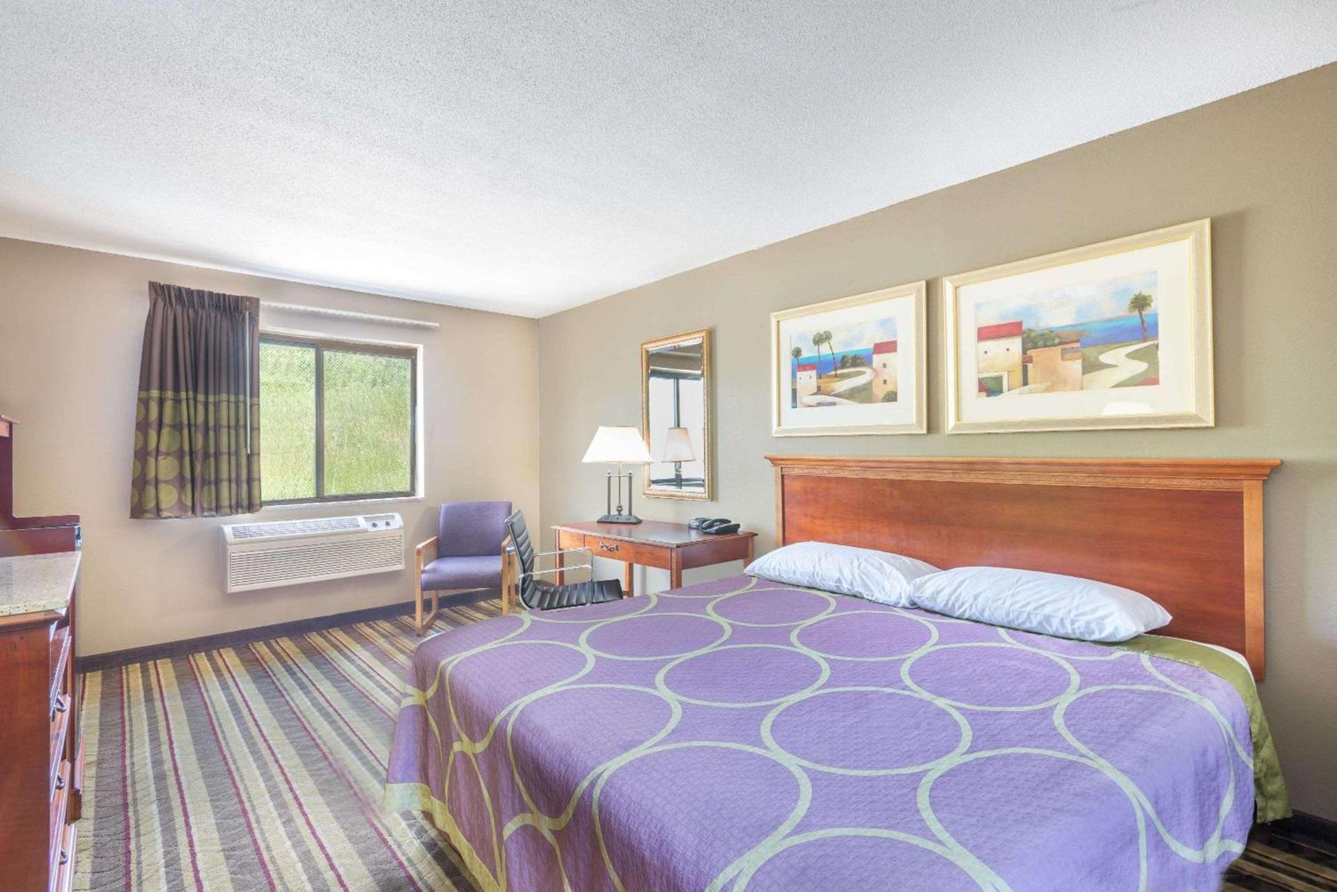 Super 8 by Wyndham Tilton/Lake Winnipesaukee photo 9