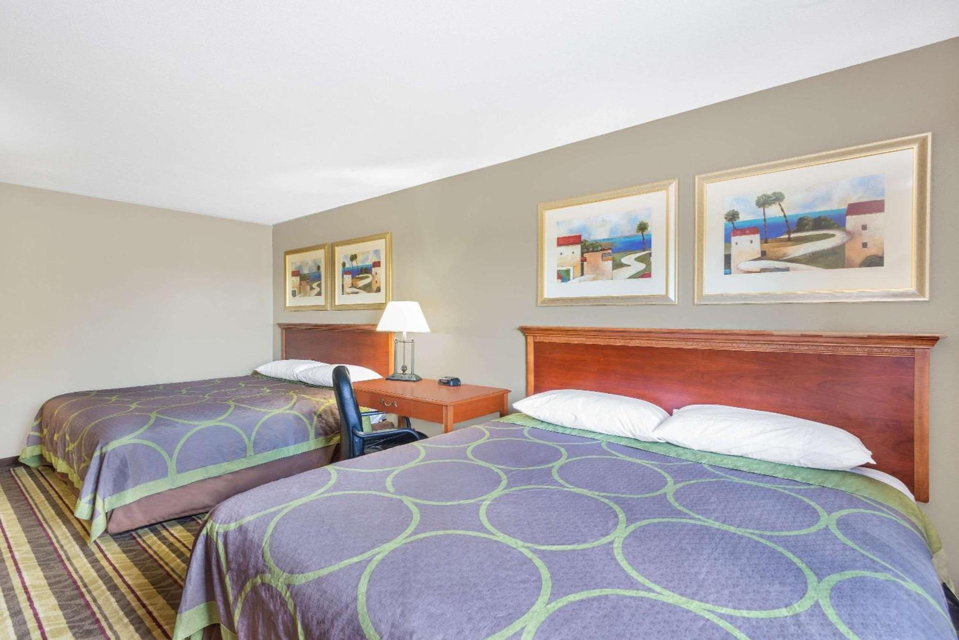 Super 8 by Wyndham Tilton/Lake Winnipesaukee photo 11