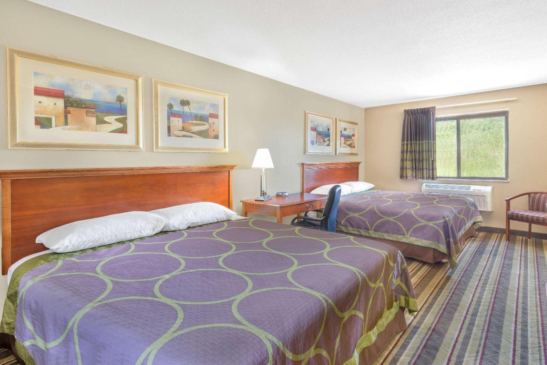 Super 8 by Wyndham Tilton/Lake Winnipesaukee photo 12