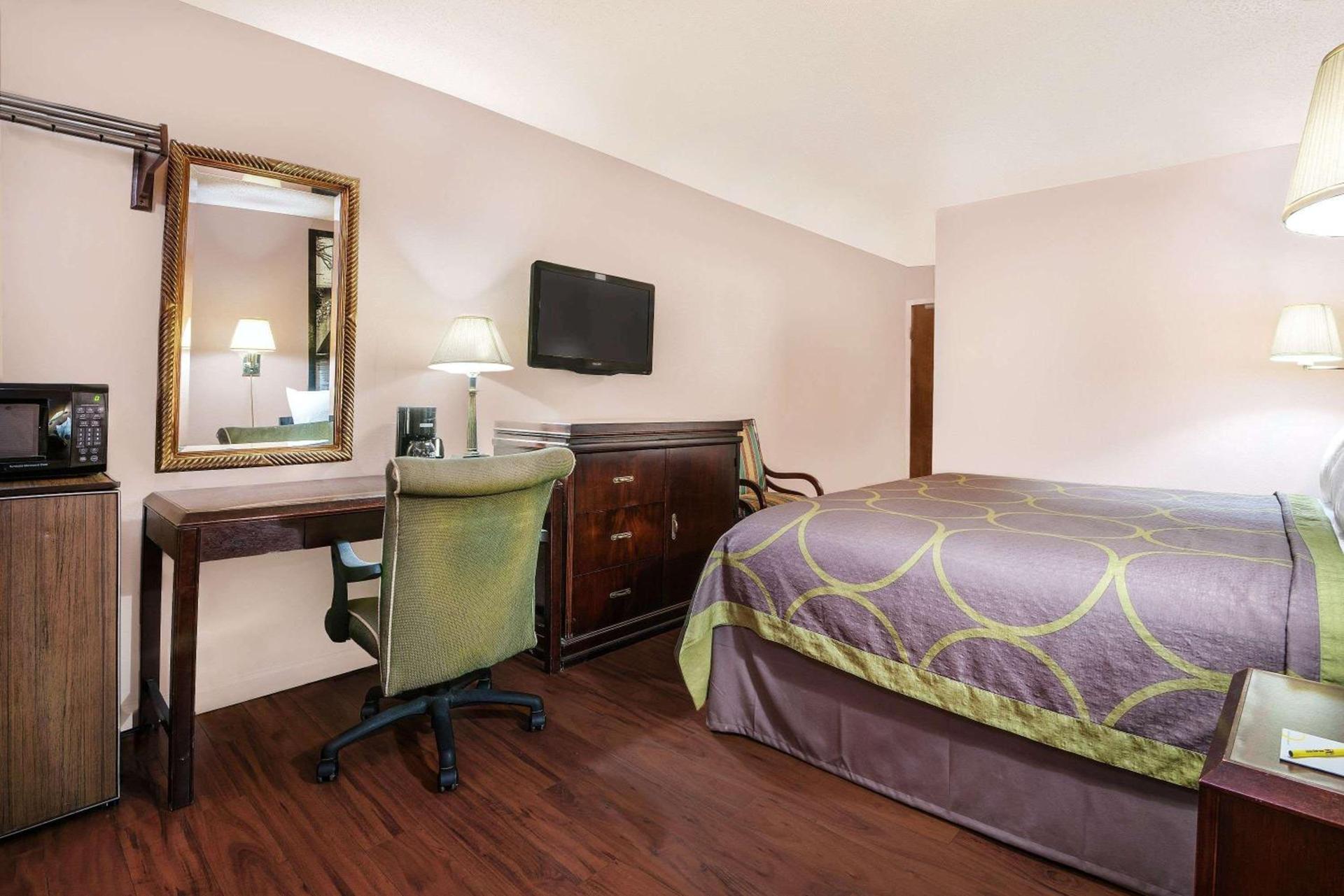 Super 8 by Wyndham San Antonio/I-35 North photo 10