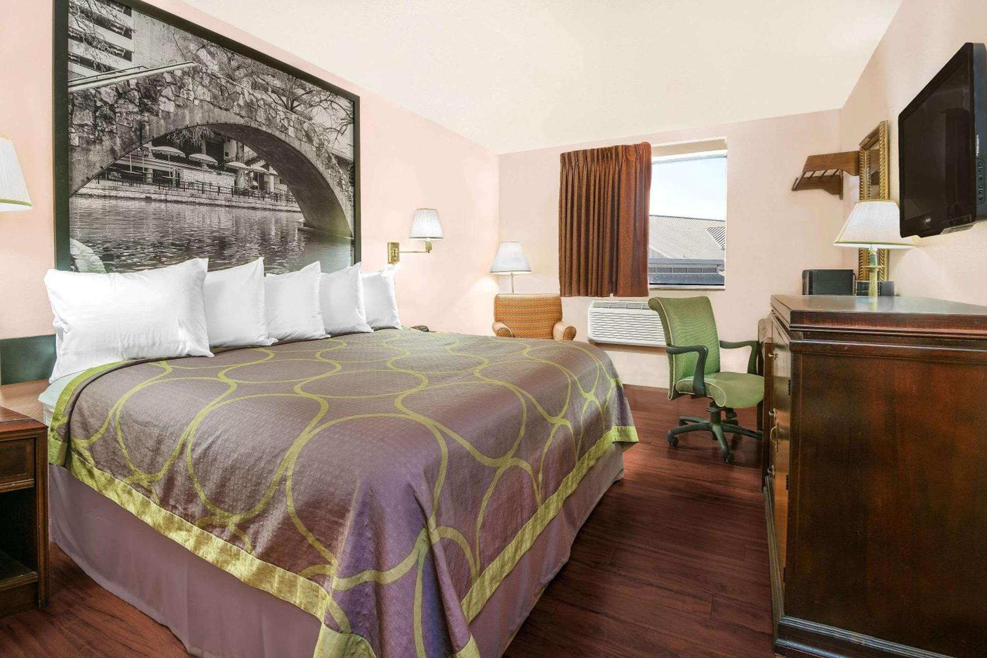 Super 8 by Wyndham San Antonio/I-35 North photo 12