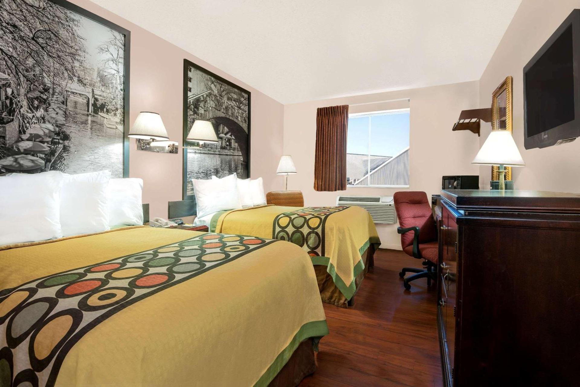 Super 8 by Wyndham San Antonio/I-35 North photo 13