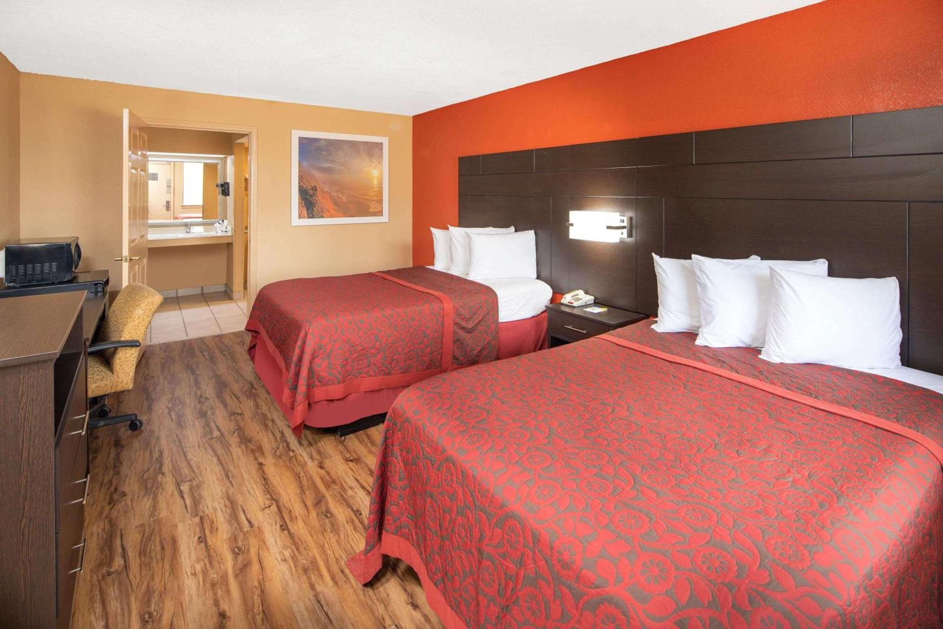 Days Inn by Wyndham Tupelo photo 5