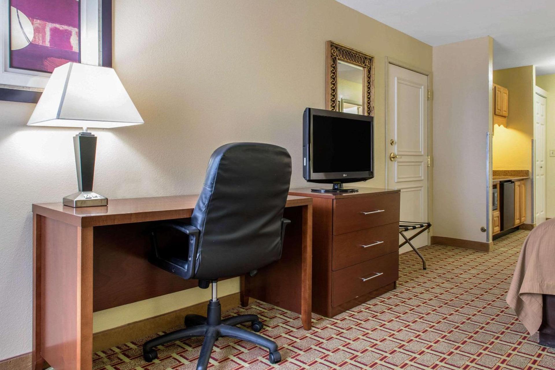 Quality Inn Jacksonville near I-72 photo 11