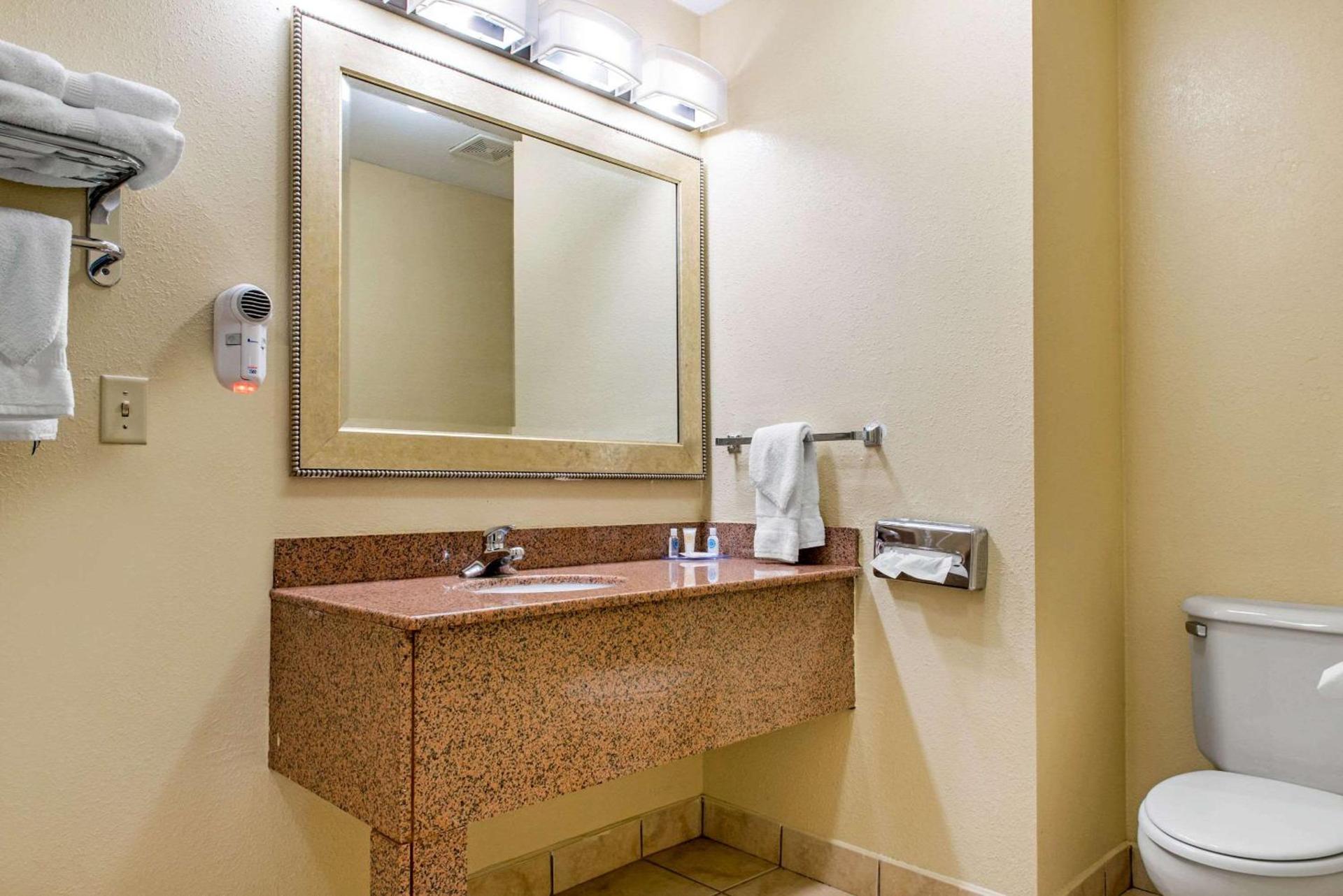 Quality Inn Jacksonville near I-72 photo 28