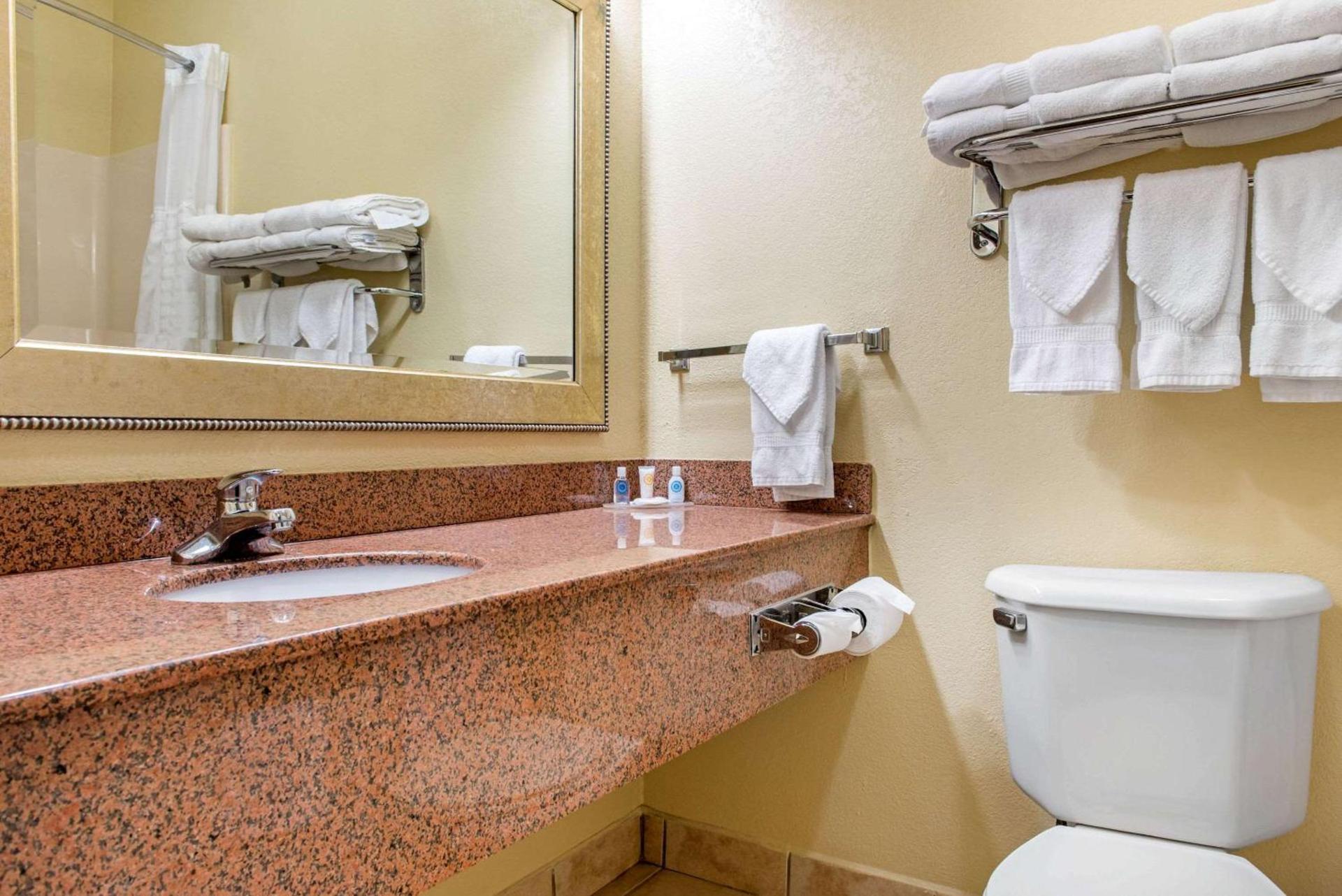 Quality Inn Jacksonville near I-72 photo 9