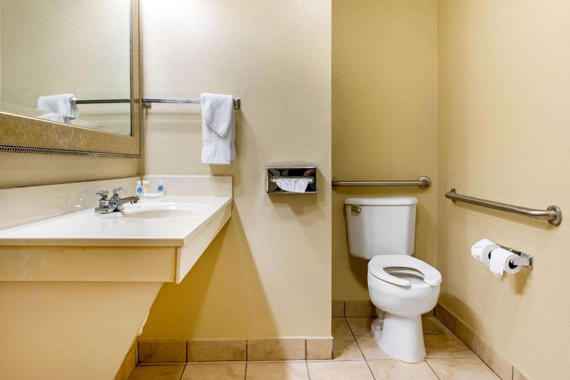 Quality Inn Jacksonville near I-72 photo 21